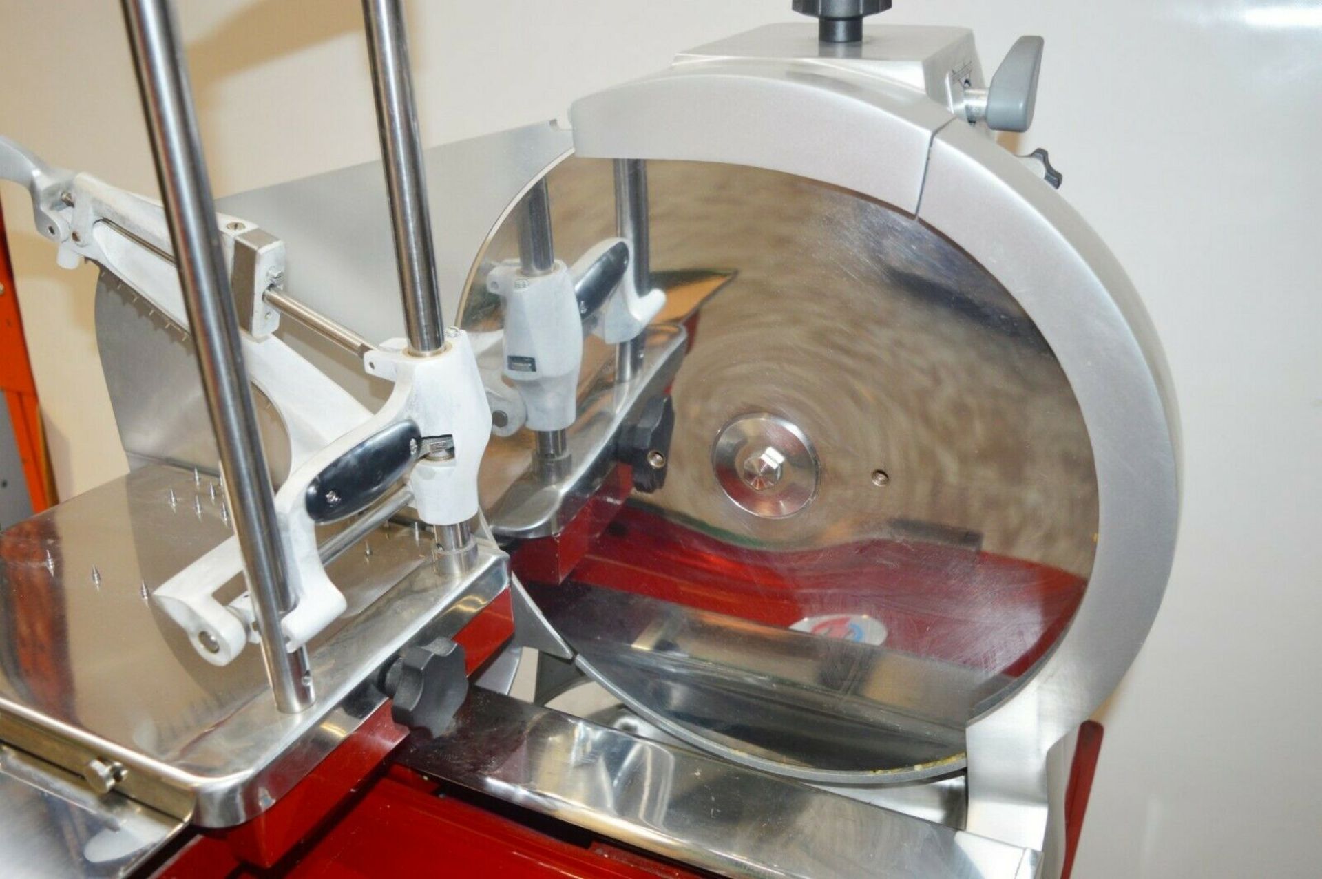 1 x Noaw 370mm Flywheel Meat / Prosciutto Slicer - Model 370/81CE220 - Ex M&S Made in Italy - - Image 5 of 9