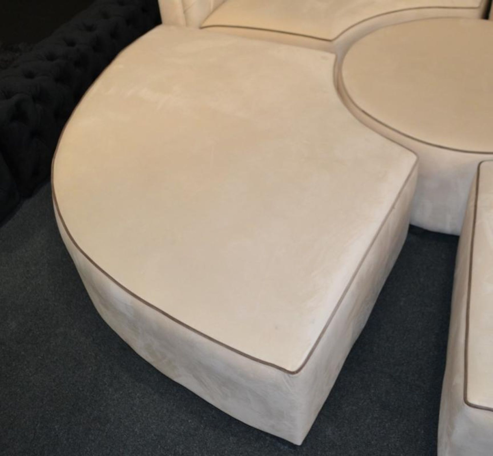 1 x Luxurious Bespoke Cream Velour 5 Piece Sofa Set. A truly beautiful bespoke piece that will give - Image 6 of 8