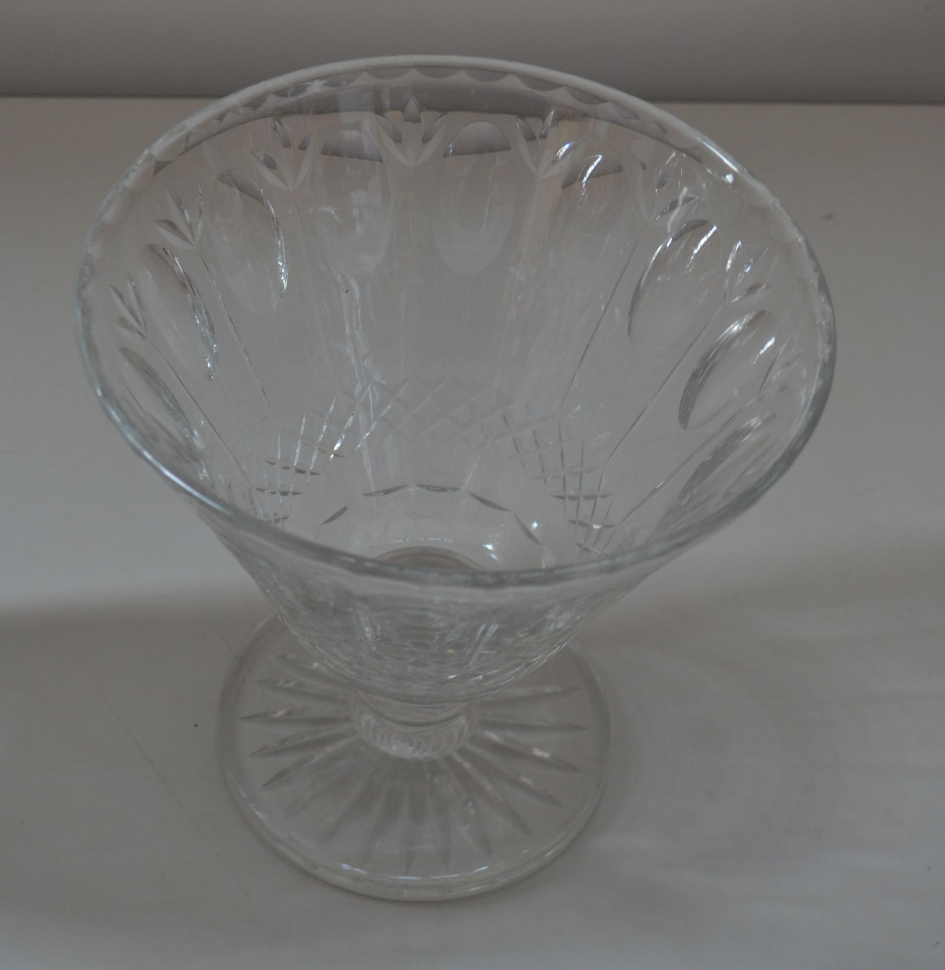 2 x Vintage Glass Vases - Dimensions:H25/H18cm - Ref J2186 - CL314 - Image 2 of 3