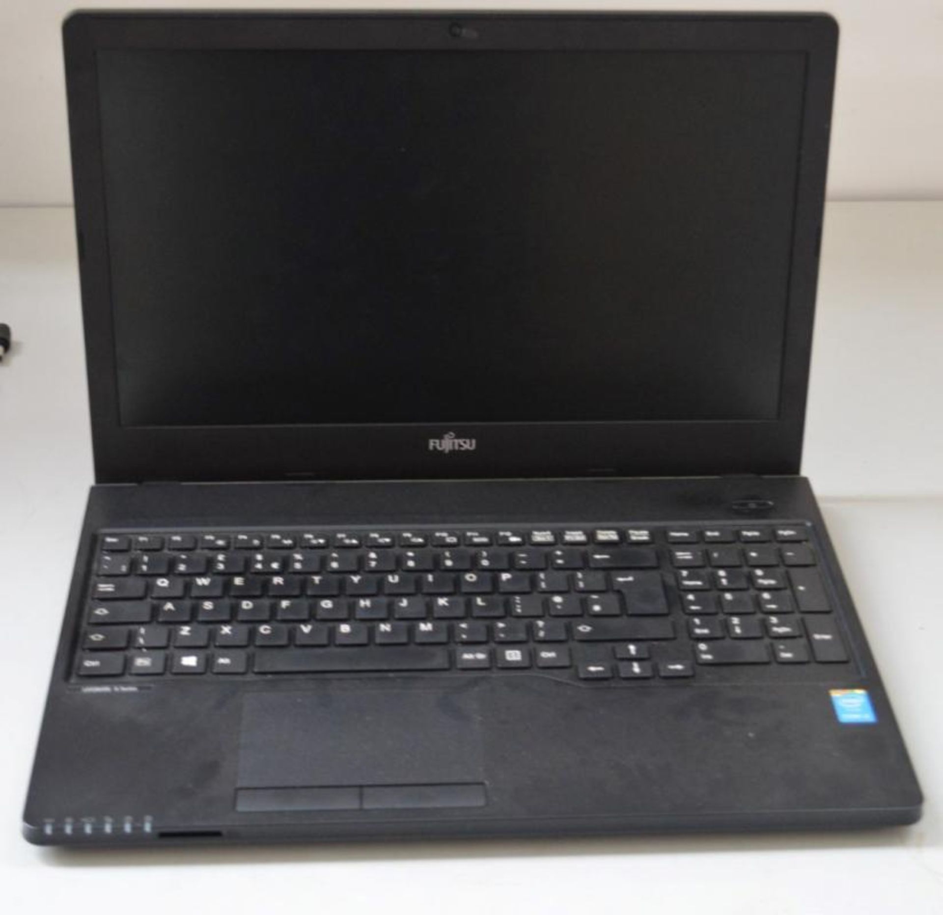 1 x Fujitsu LIFEBOOK A555 15.6-Inch Laptop Computer Intel Core i3 5005U 2 GHz Processor, 4 GB RAM - - Image 3 of 4