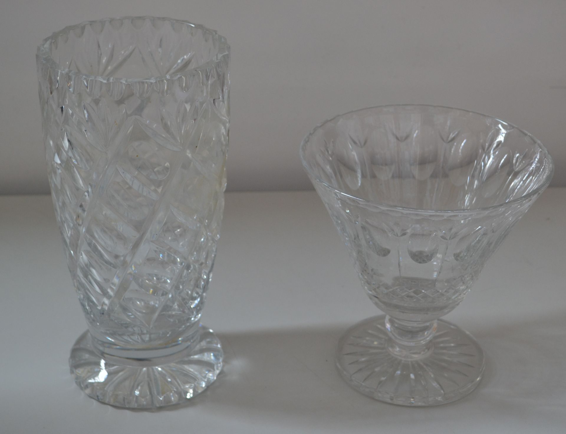 2 x Vintage Glass Vases - Dimensions:H25/H18cm - Ref J2186 - CL314