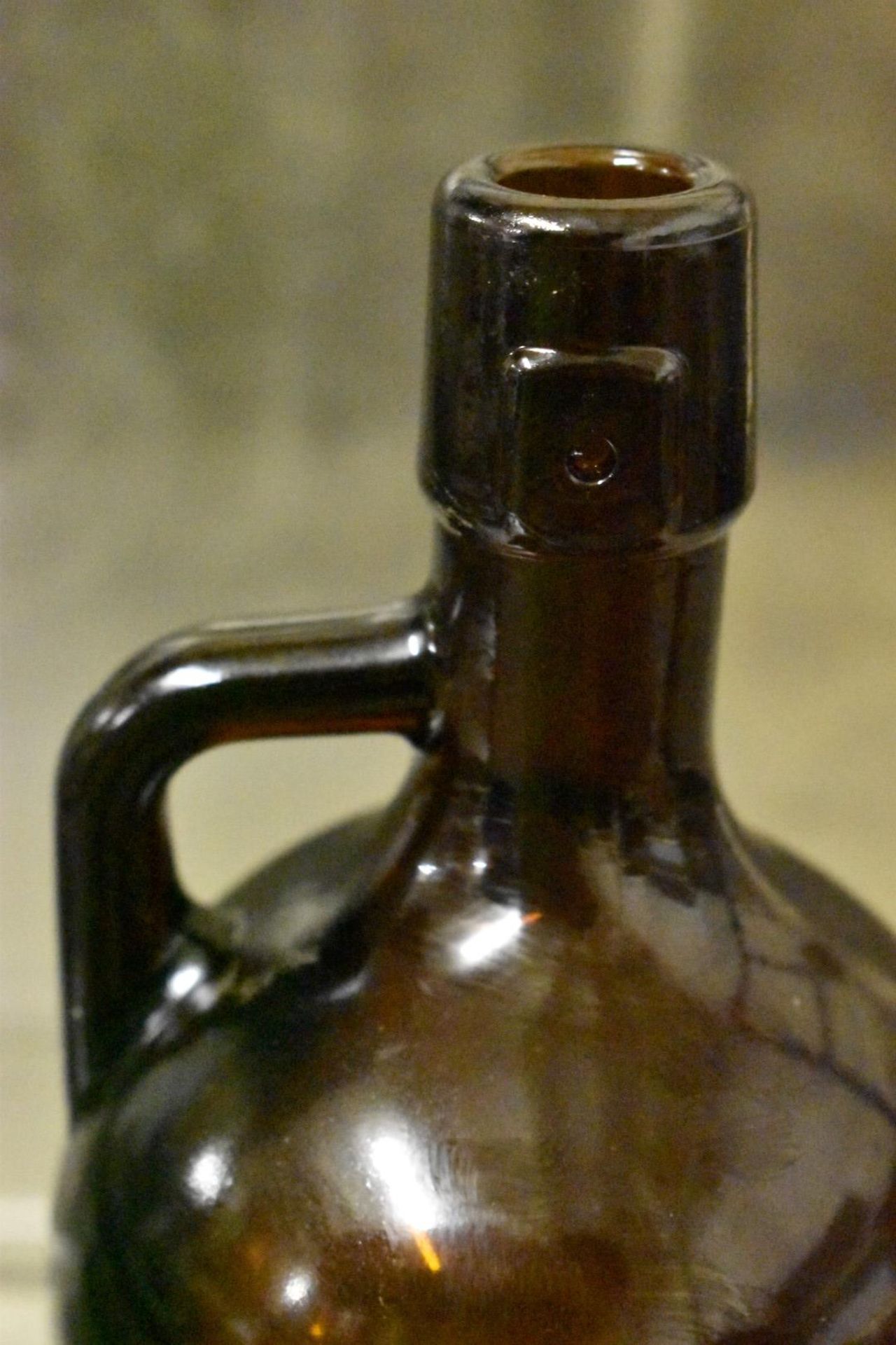 200 x Brown Glass Beer Bottles With Handle - 100cl 75mm - Height 25cms x Diameter 10cms - New and - Image 3 of 4