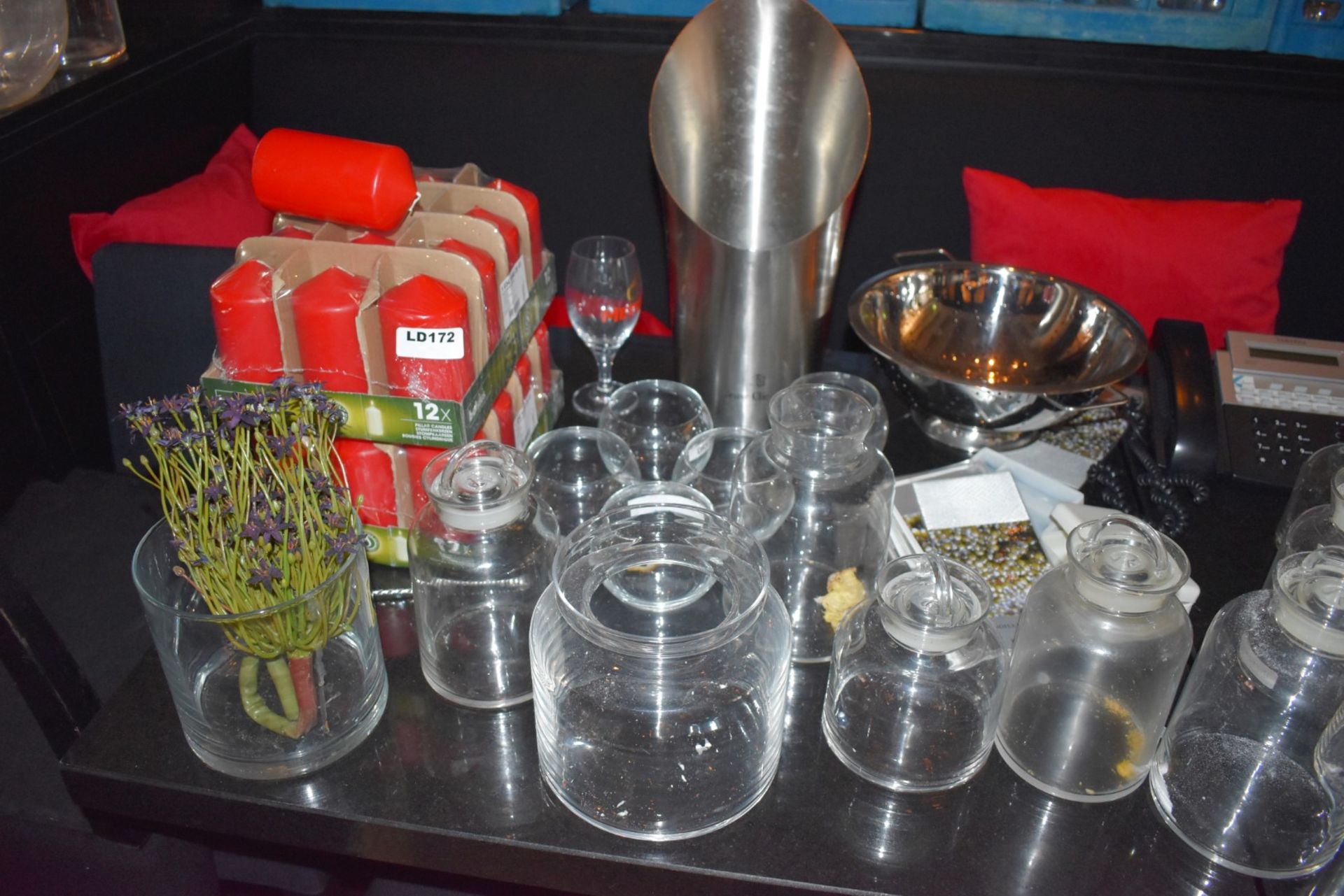 Approx 80 x Assorted Items of Various Kitchenware - Includes Pans, Utensils, Candles, Colanders, - Image 15 of 21