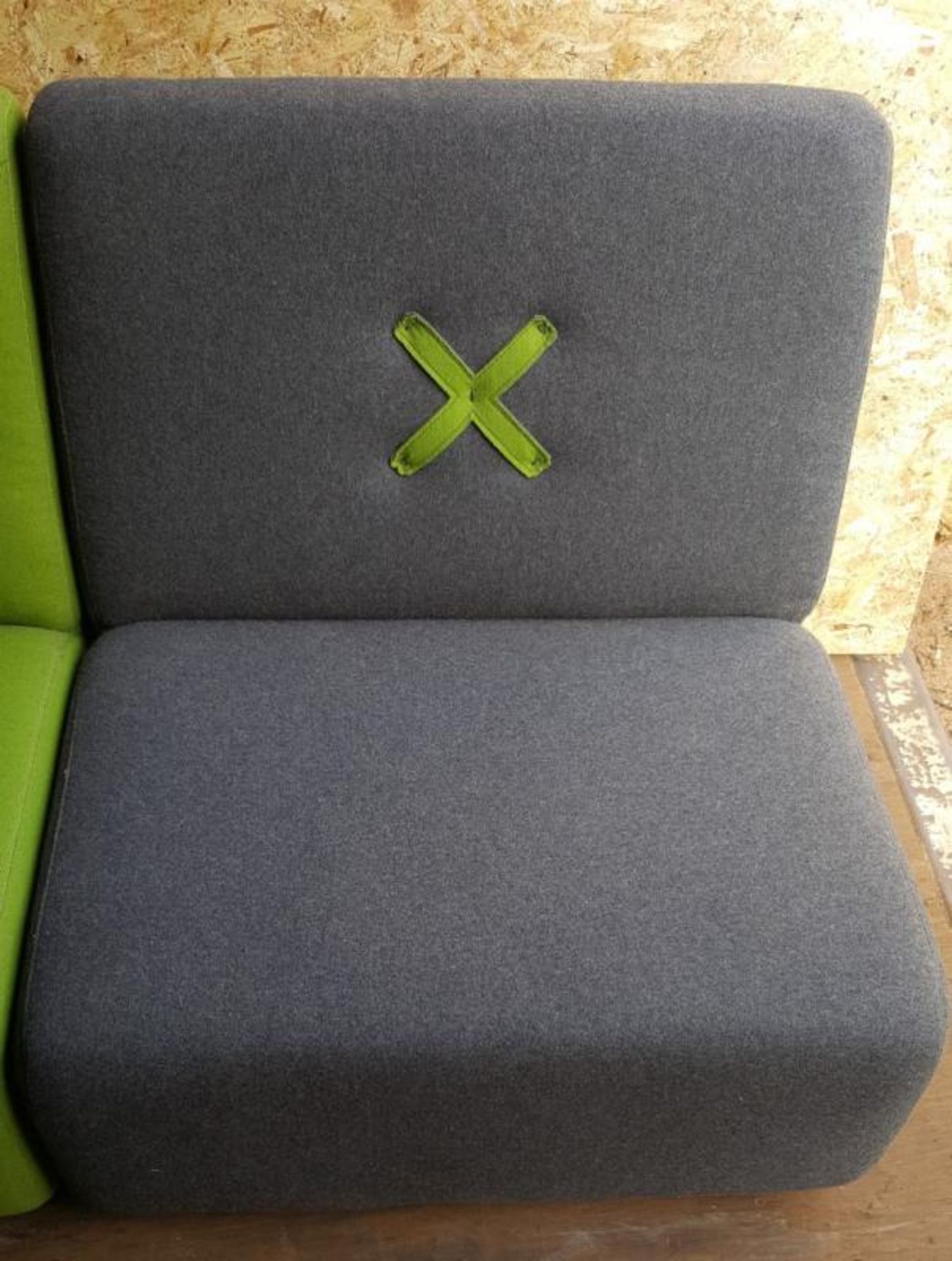 1 x Commercial 3-Piece Modular Fabric Sofa Set With Cross Design ( 2 x Grey &amp; 1 Green) - Ref BY2 - Image 7 of 7