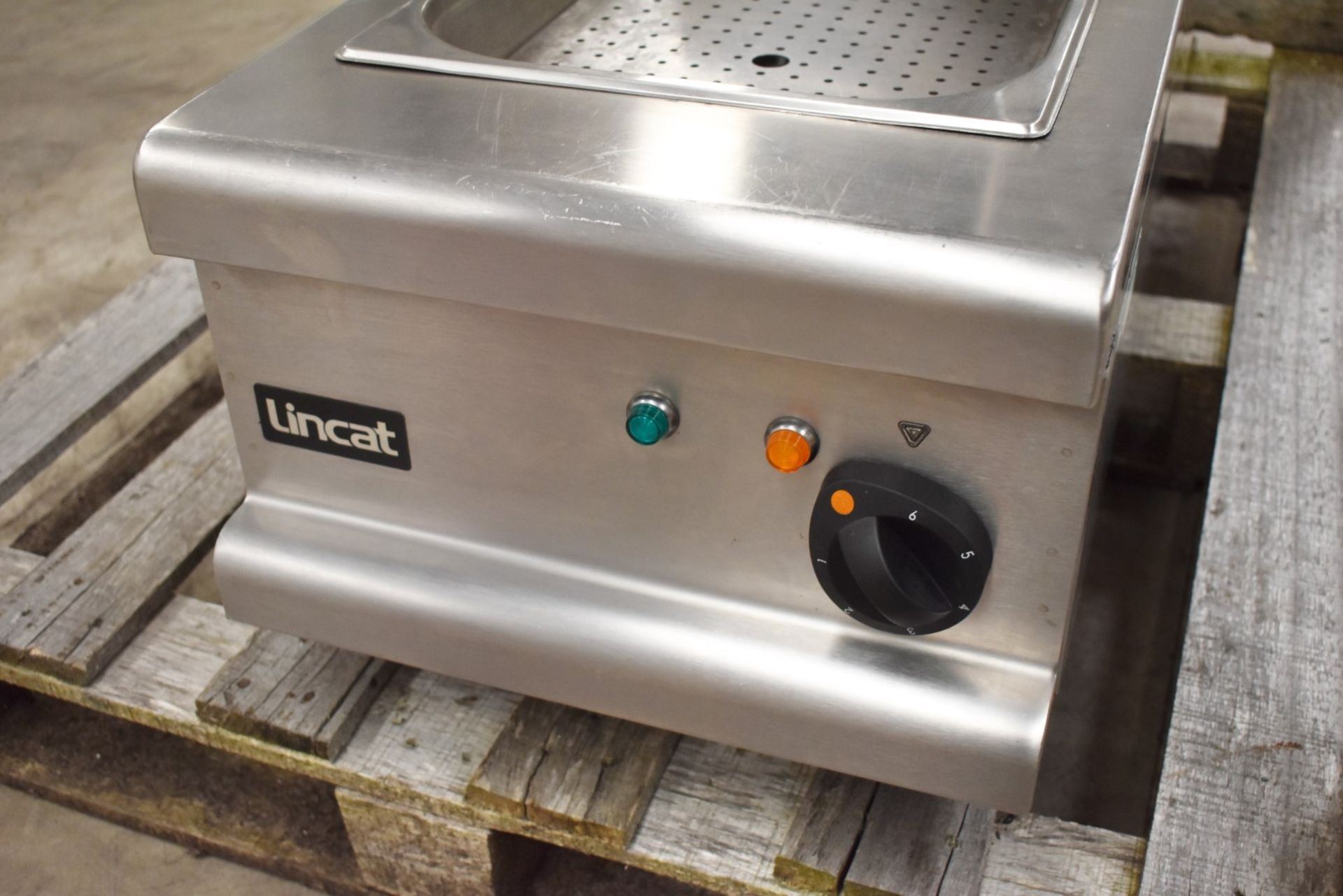 1 x Lincat Opus 1500w Chip Scuttle Warmer - Stainless Steel - Model OE7109 - 240v UK Plug - - Image 7 of 8