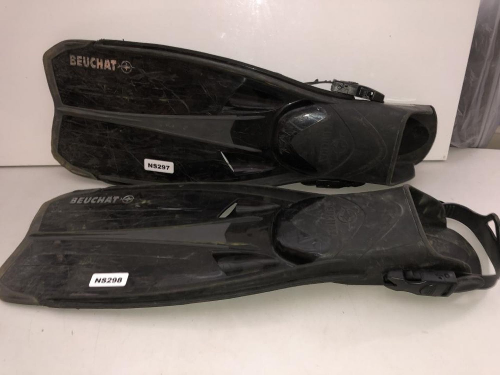 7 x Pairs Of Beuchat Fins - Ref: NS295, NS296, NS297, NS298, NS303, NS304, NS171, NS172, NS173, NS17 - Image 5 of 22