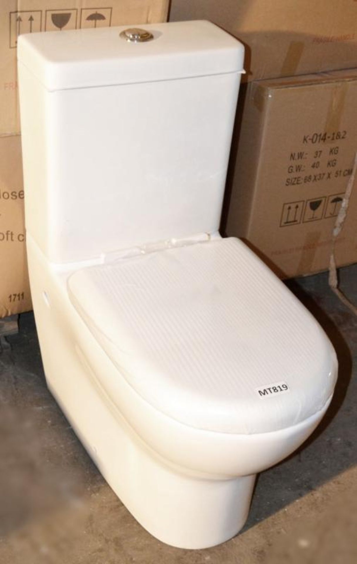 1 x Close Coupled Toilet Pan With Soft Close Toilet Seat And Cistern (Inc. Fittings) - Brand New Box