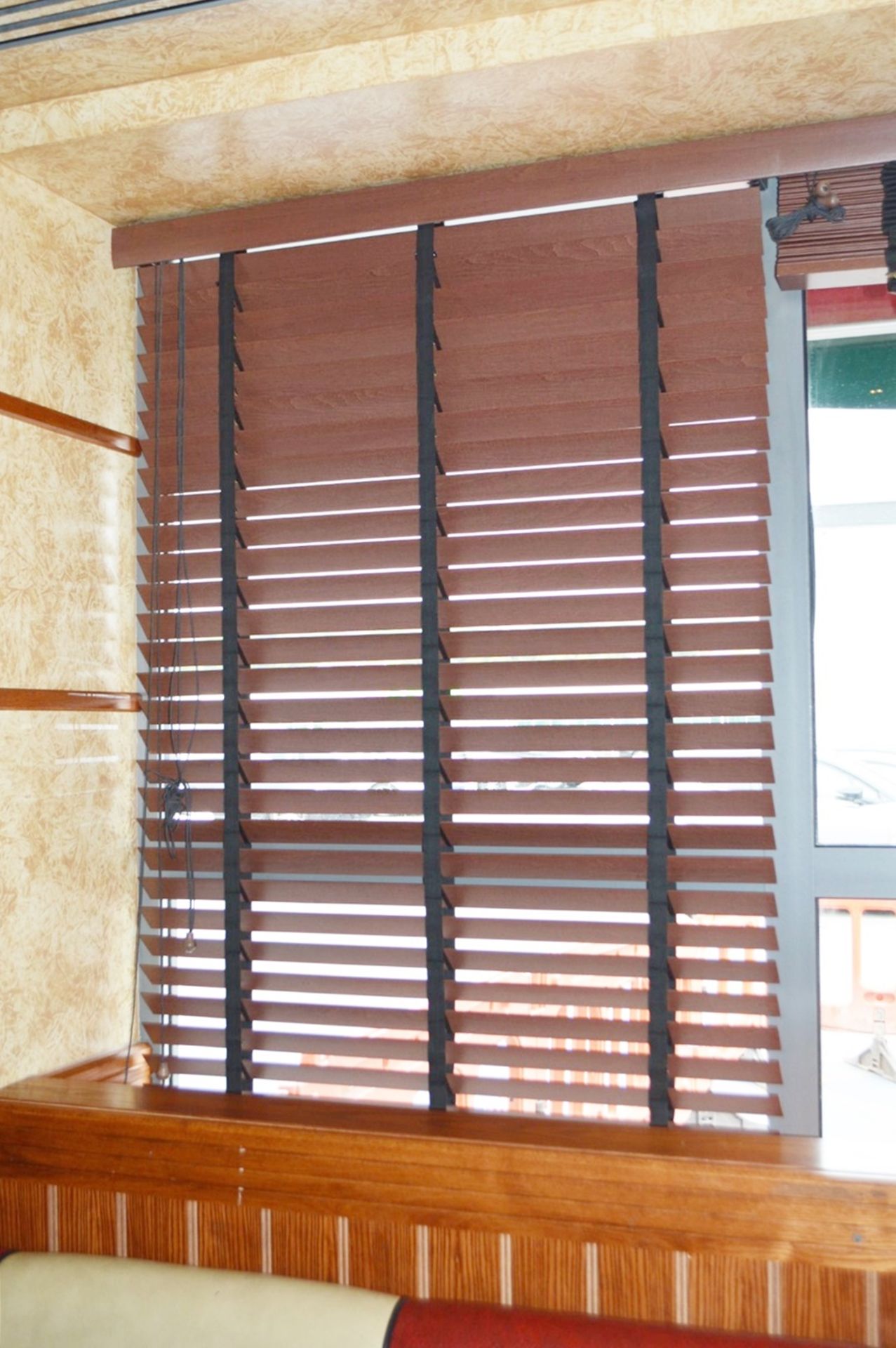 15 x Wooden Venetian Blinds - Various Sizes Included - CL357 - Location: Bolton BL1 Sizes Include: - Image 7 of 8