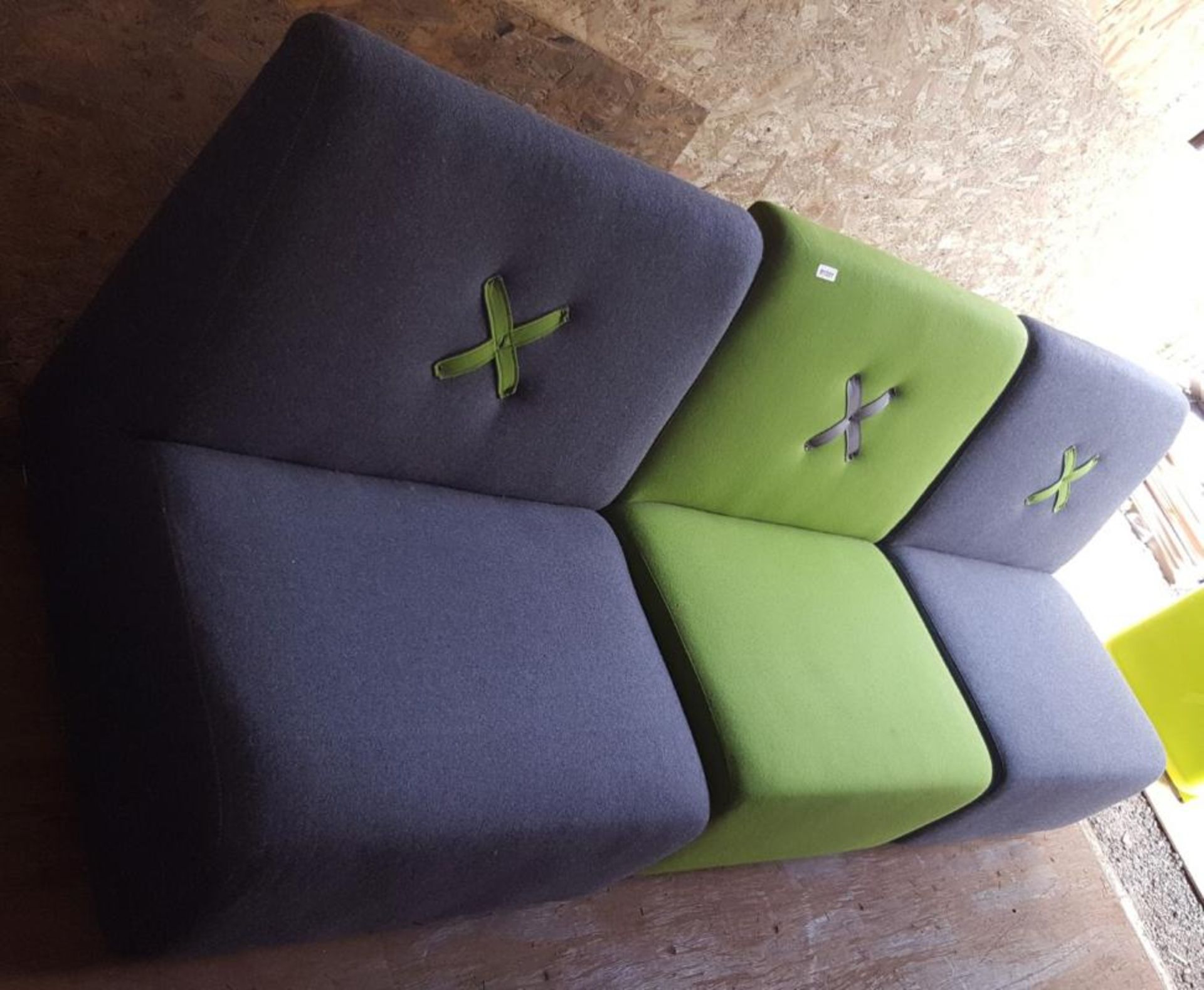 1 x Commercial 3-Piece Modular Fabric Sofa Set With Cross Design ( 2 x Grey &amp; 1 Green) - Ref BY2 - Image 2 of 7