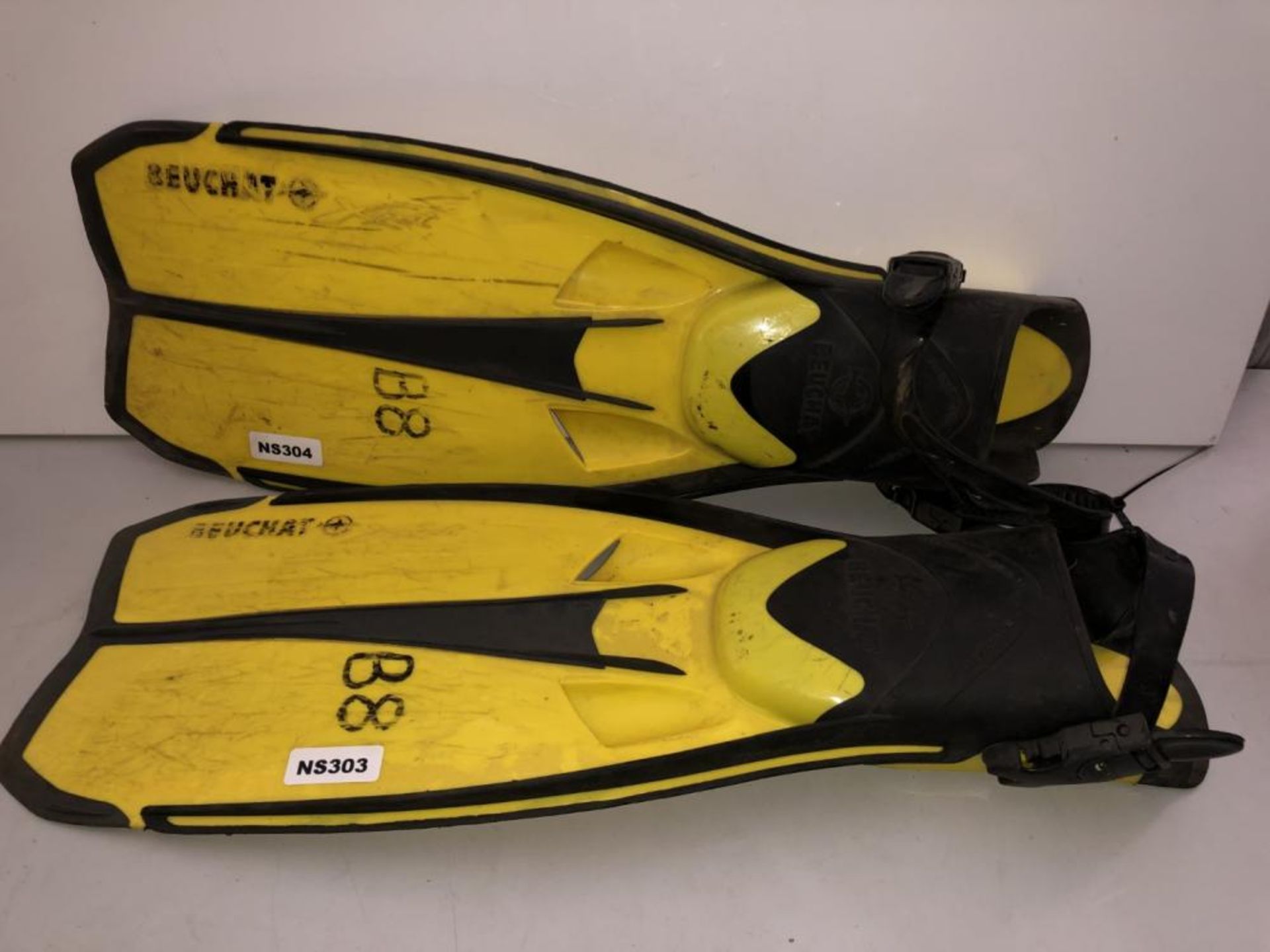 7 x Pairs Of Beuchat Fins - Ref: NS295, NS296, NS297, NS298, NS303, NS304, NS171, NS172, NS173, NS17 - Image 8 of 22