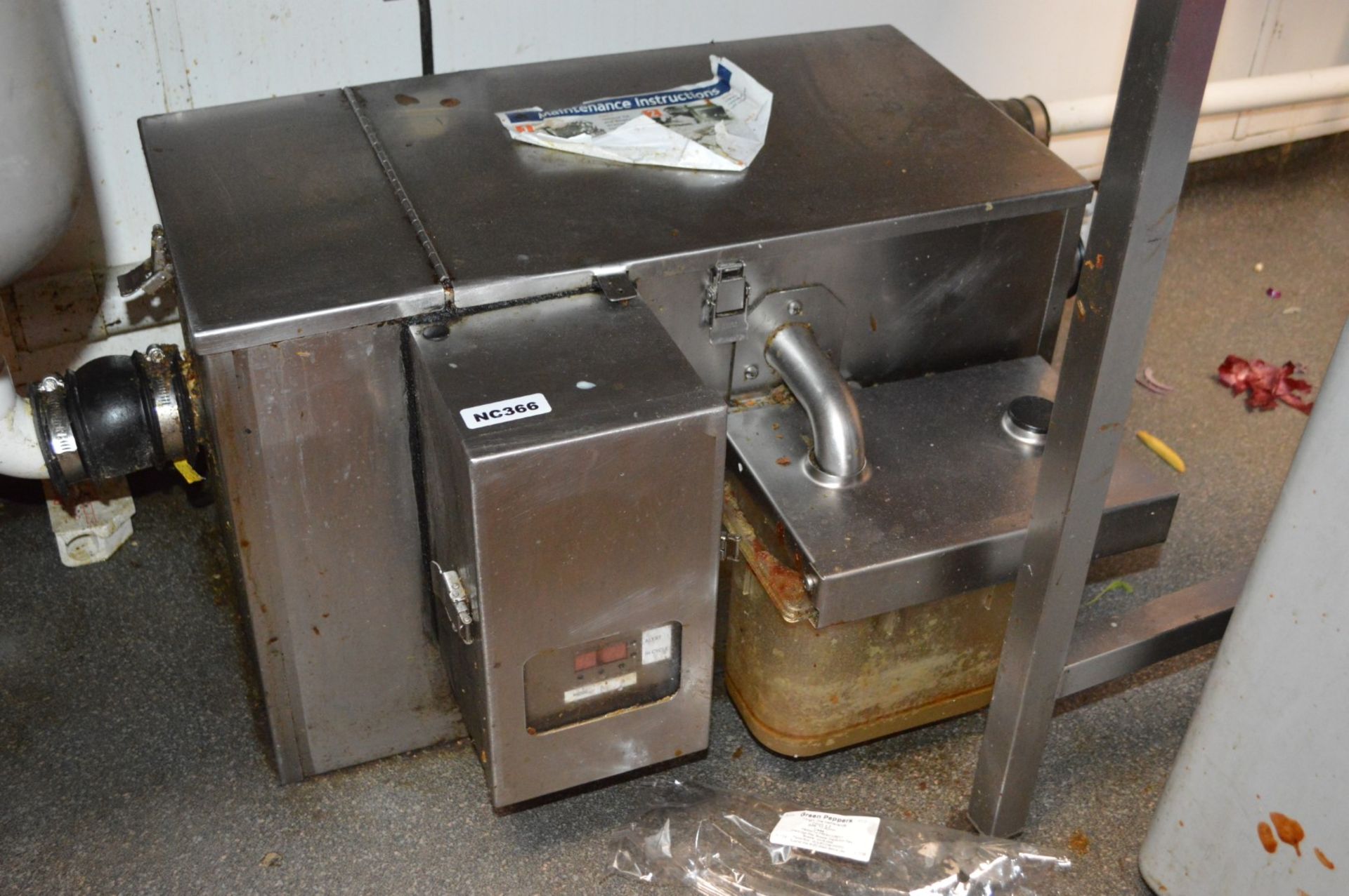 1 x Grease Guardian Grease Trap With Digital Panel and Stainless Steel Finish - H30 x W50 cms - - Image 3 of 5
