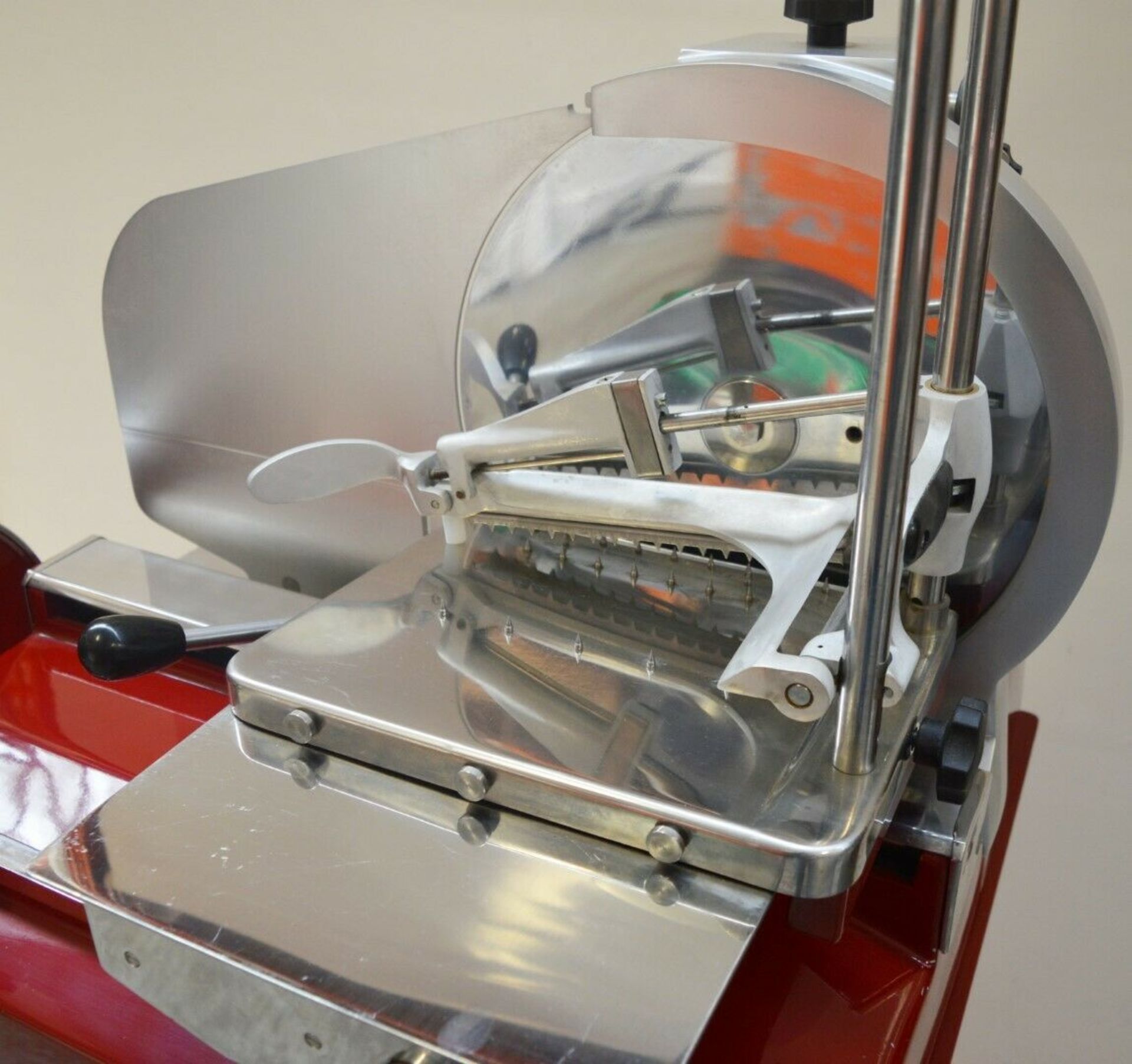 1 x Noaw 370mm Flywheel Meat / Prosciutto Slicer - Model 370/81CE220 - Ex M&S Made in Italy - - Image 6 of 9