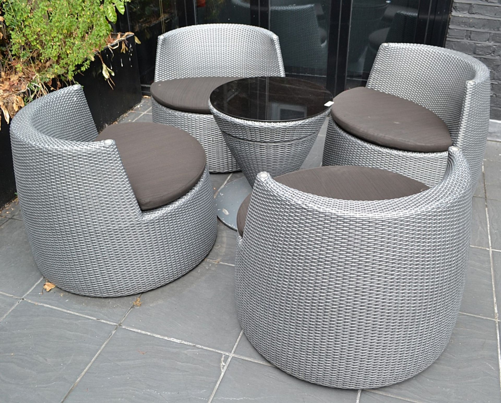 1 x DEDON Handcrafted Designer Round Outdoor Round Table And 4 x Chair Garden Set - CL392 - LD316