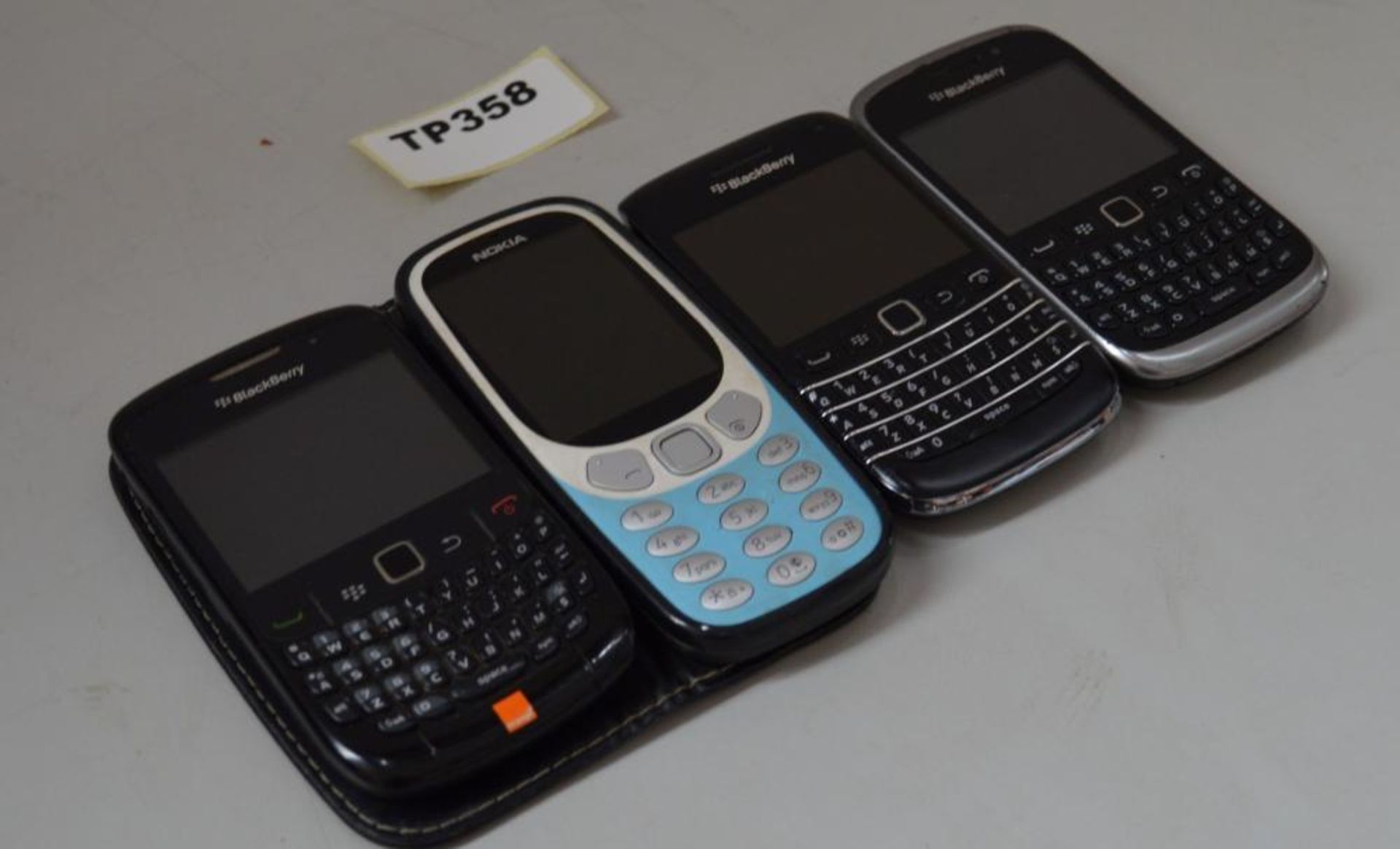 1 x Joblot Of 4 Smartphones (1 x Blackberry Bold 9790, 1 x Blackberry Curve 8520,1 x Blackberry Curv - Image 3 of 3