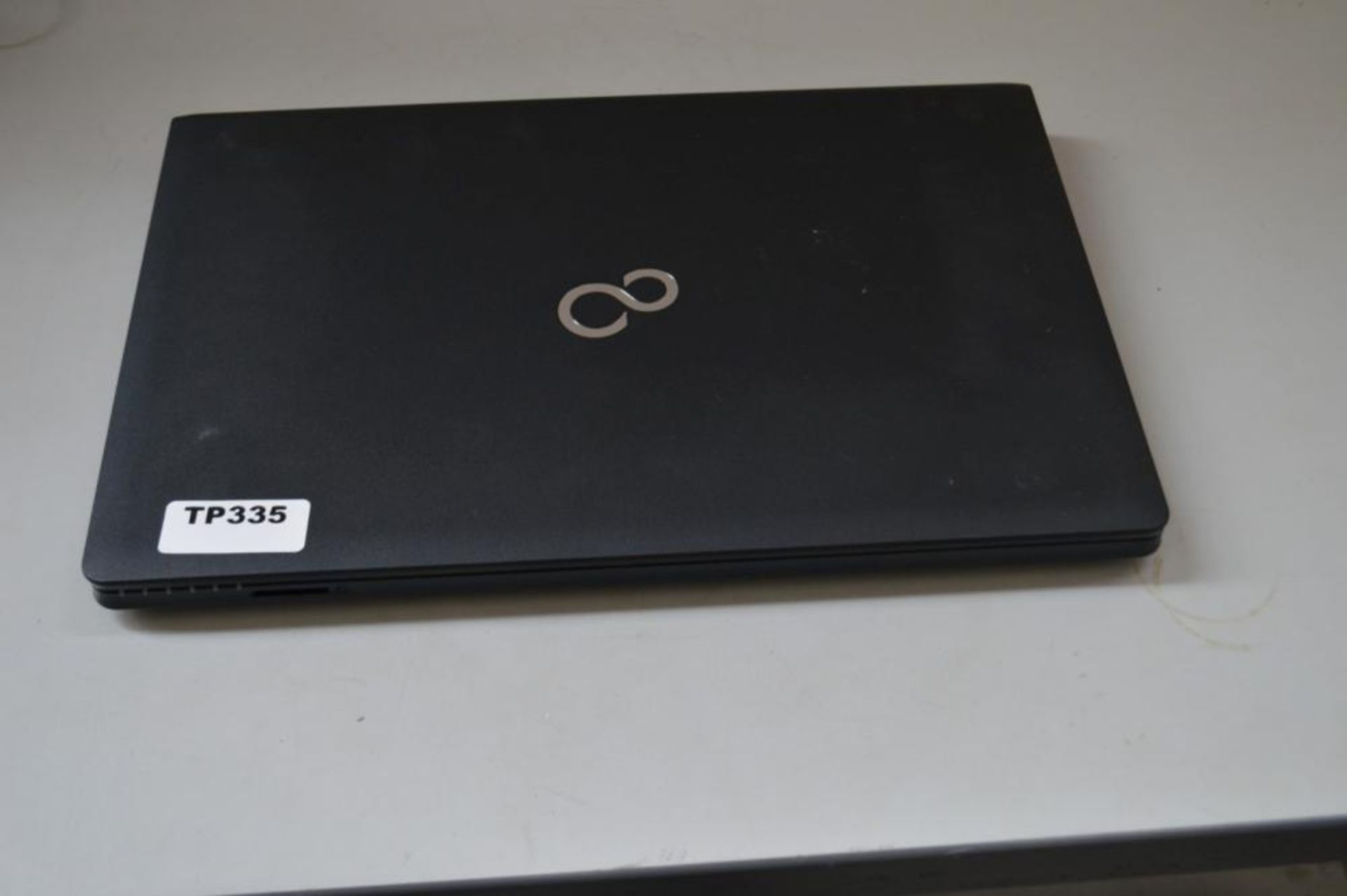 1 x Fujitsu LIFEBOOK A555 15.6-Inch Laptop Computer Intel Core i3 5005U 2 GHz Processor, 4 GB RAM - - Image 2 of 4