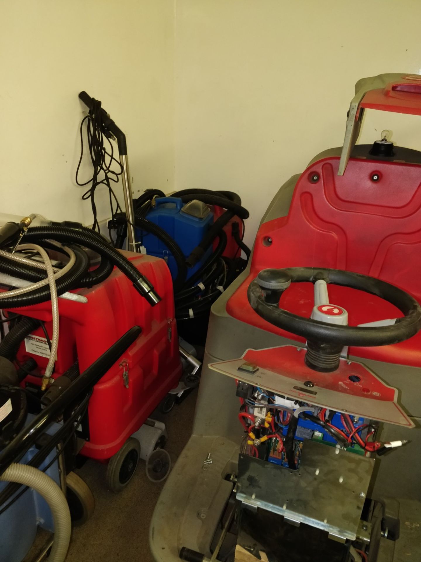 HUGE JOB LOT Approx 17 x Various FLOOR CLEANING MACHINES - Includes Ride Ons, Floor Scrubbers, - Image 24 of 34