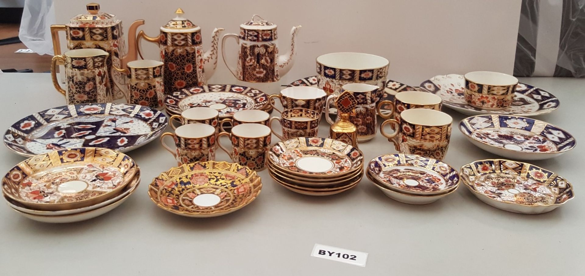 1 x Joblot Of 32 Pieces Vintage Imari Pattern Crockery - Ref BY102 I - Image 5 of 6