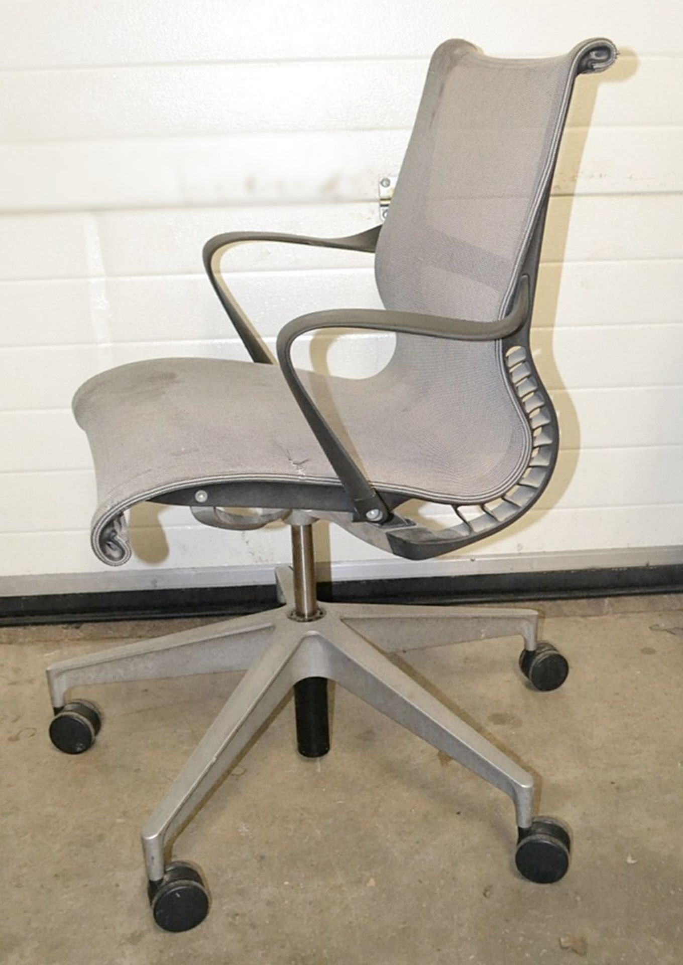 1 x Silver Grey Mesh Gas-Lift Office Chair On Castors - Dimensions (cm): W60 x D55 x Back Height - Image 2 of 3