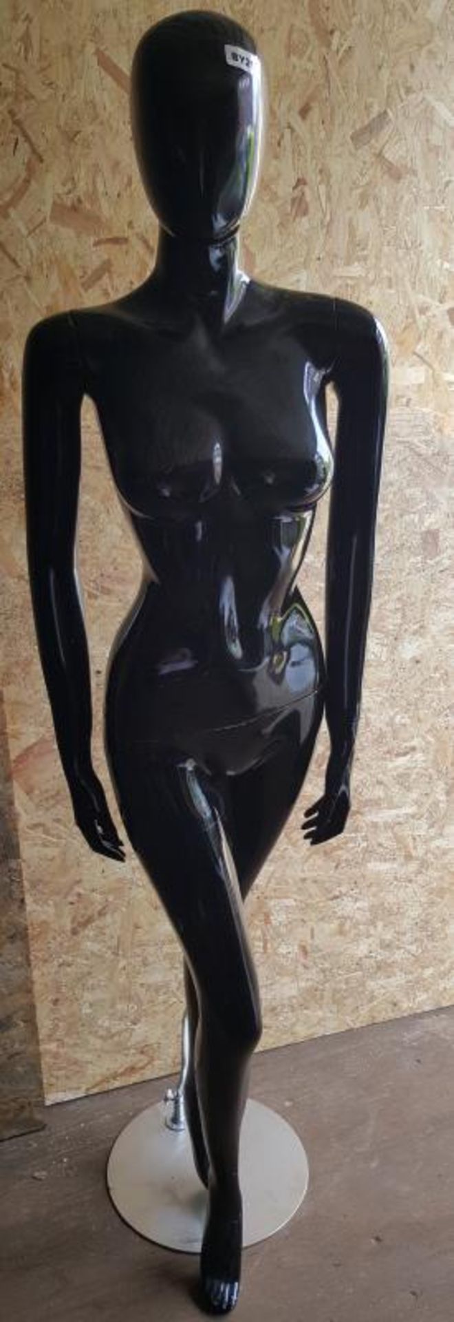 1 x 6ft Female Shop&nbsp;Mannequin With A Gloss Black Finish&nbsp;- Ref BY292 - Dimensions: H183/L40