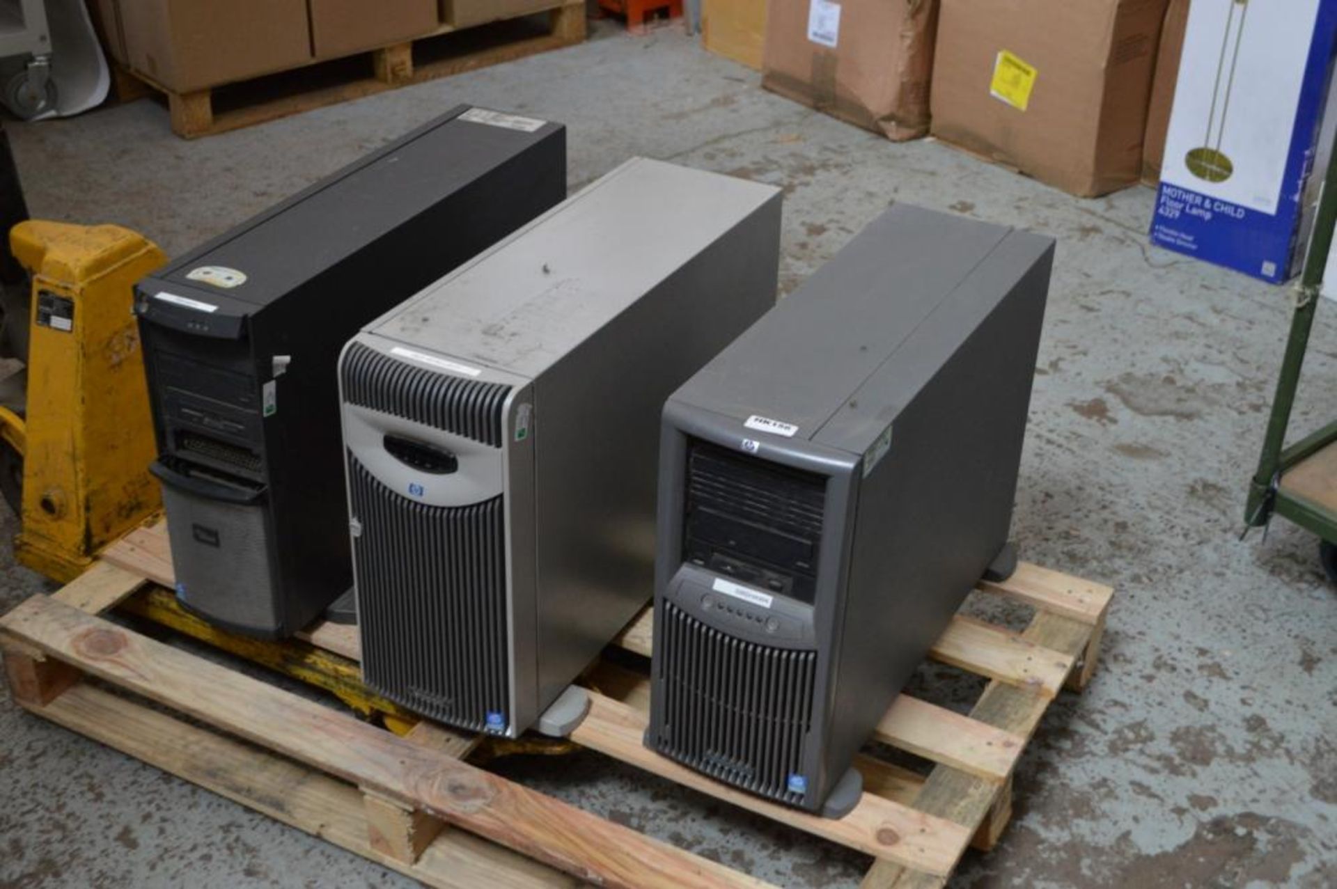 3 x Computer Servers HP Fujitsu (HP Proliant ML350, HP Proliant ML370, Fujitsu Primergy TX200 S2) -