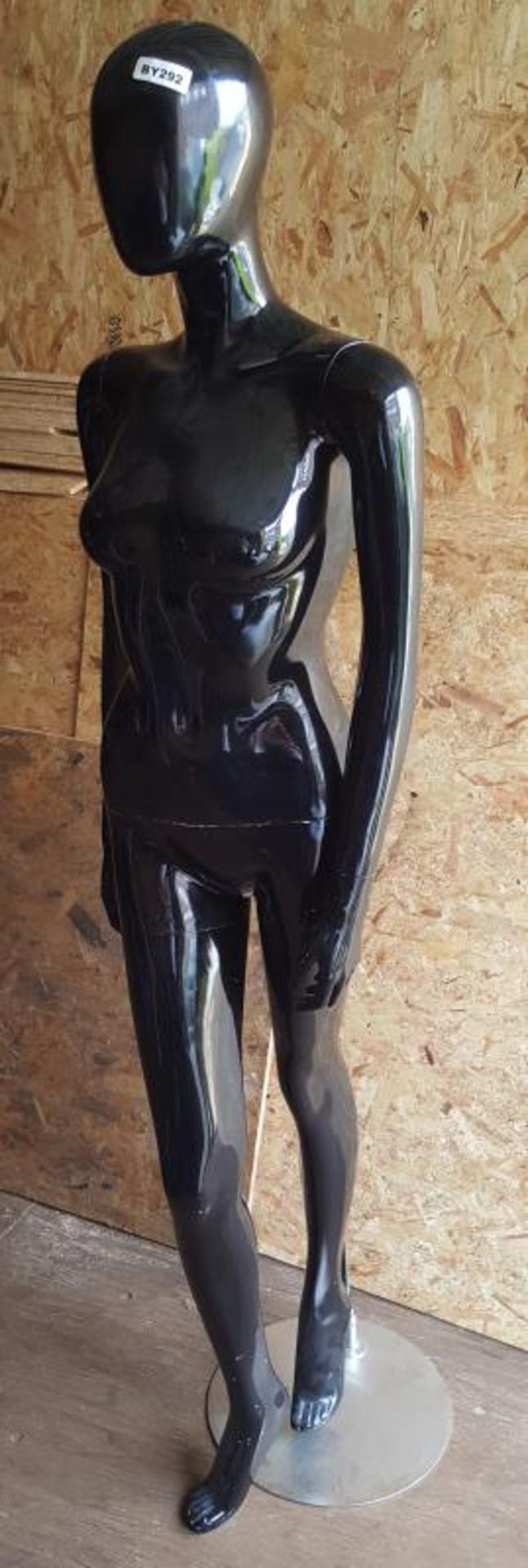1 x 6ft Female Shop&nbsp;Mannequin With A Gloss Black Finish&nbsp;- Ref BY292 - Dimensions: H183/L40 - Image 3 of 4
