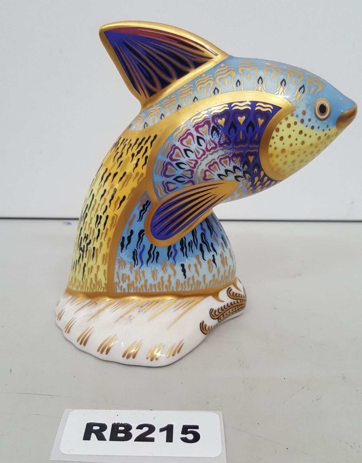 1 x COLLECTIBLE ROYAL CROWN DERBY GUPPY FISH LIMITED EDITION FIGURINE - Ref RB215 I