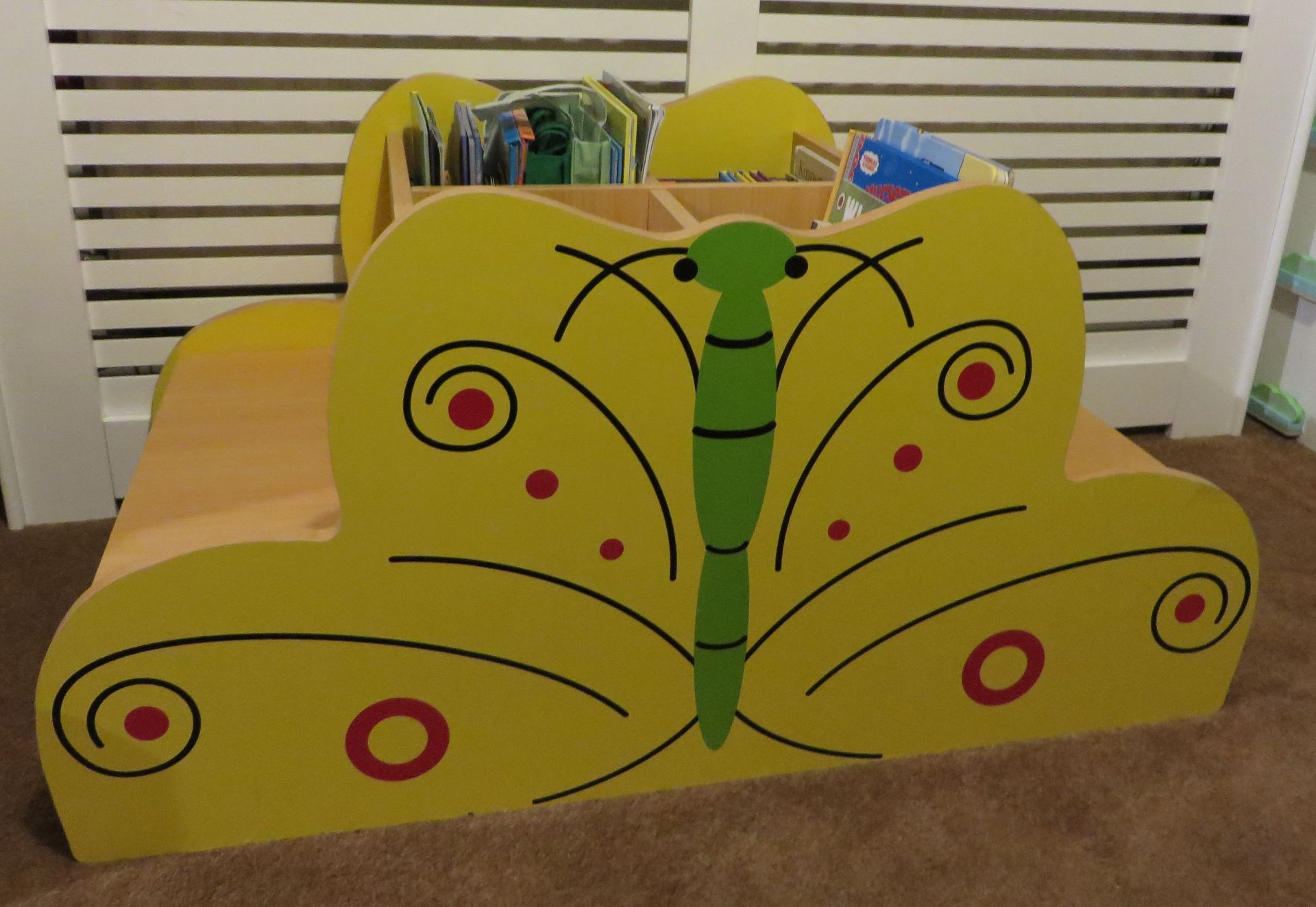 1 x Butterfly Book Storage Bench - Great for Nurseries/Childminders - Excellent Condition - - Image 4 of 5