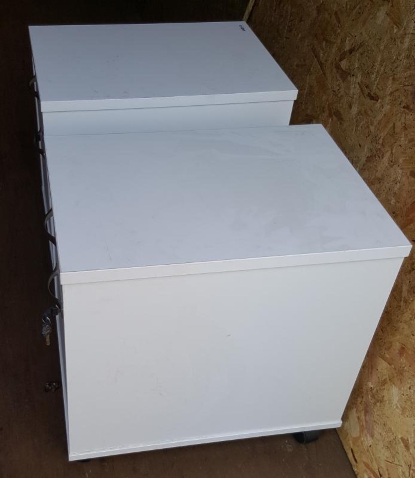 Matching Pair Of Mobile Under-Counter Wooden Lockable Office Drawers In White On Castors - Ref BY294 - Image 4 of 4