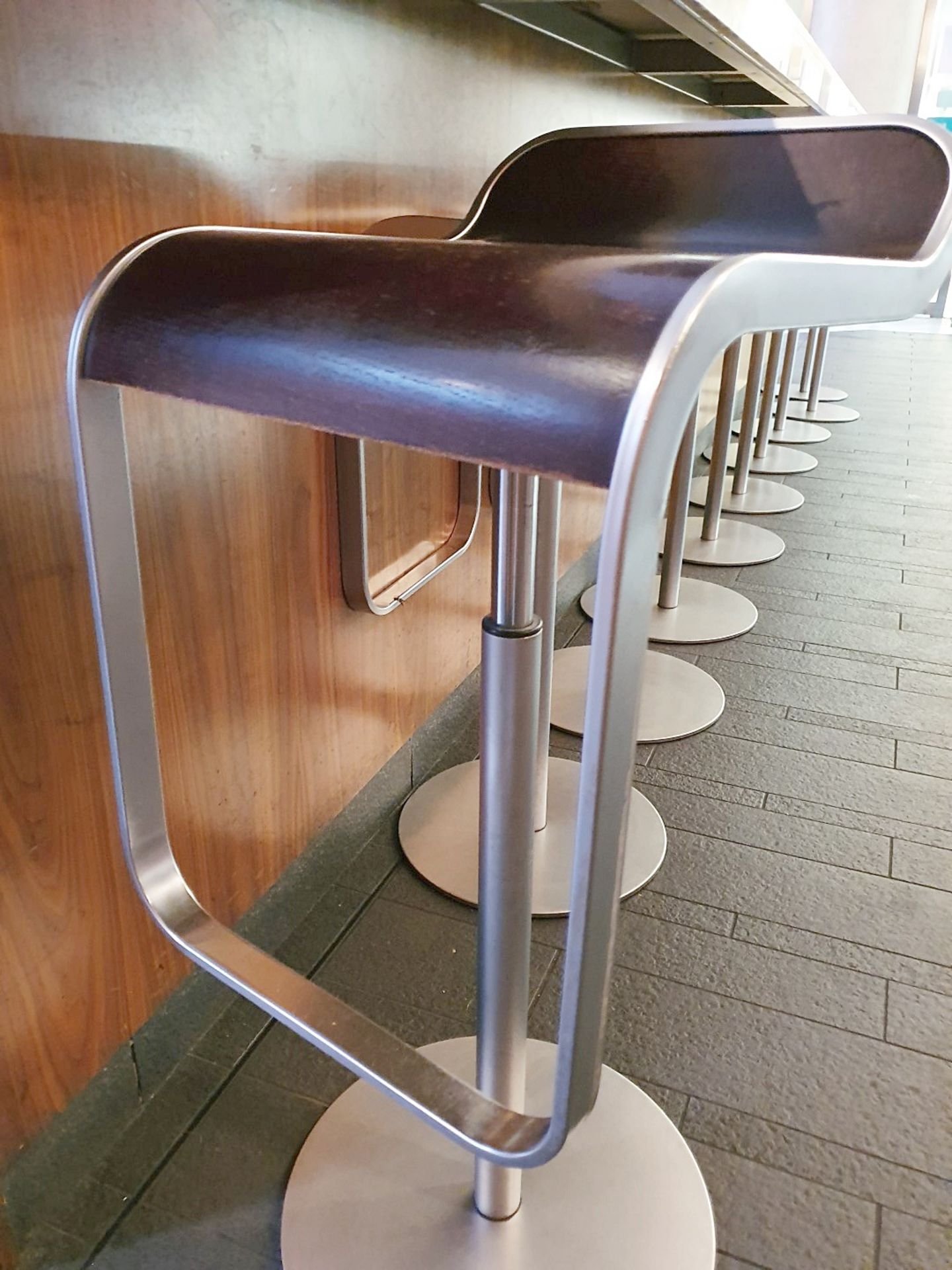 6 x Heavy Duty Commercial Bar Stools With Adjustable Hydraulic Aided Height - Dimensions: 35cm x