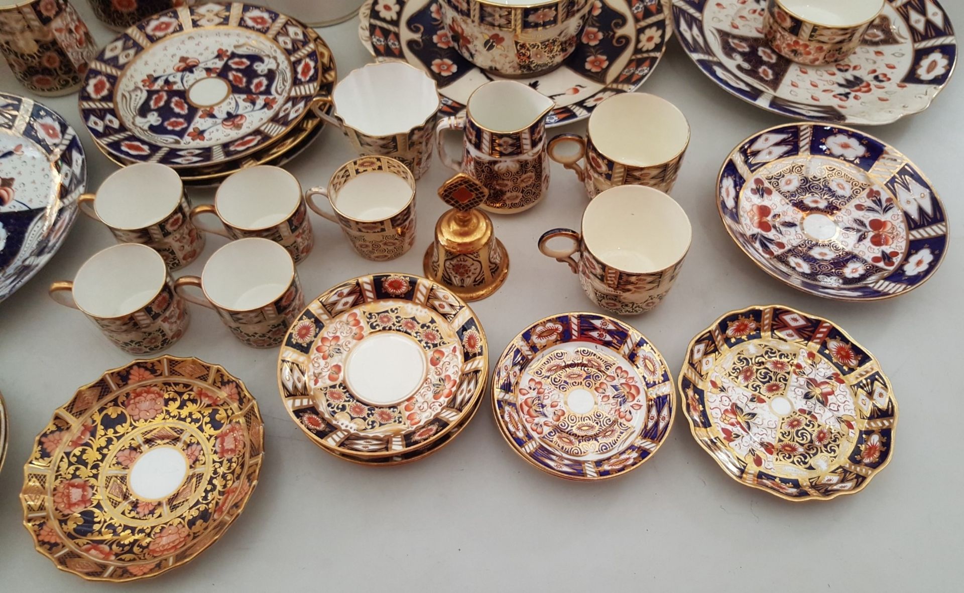 1 x Joblot Of 32 Pieces Vintage Imari Pattern Crockery - Ref BY102 I - Image 2 of 6