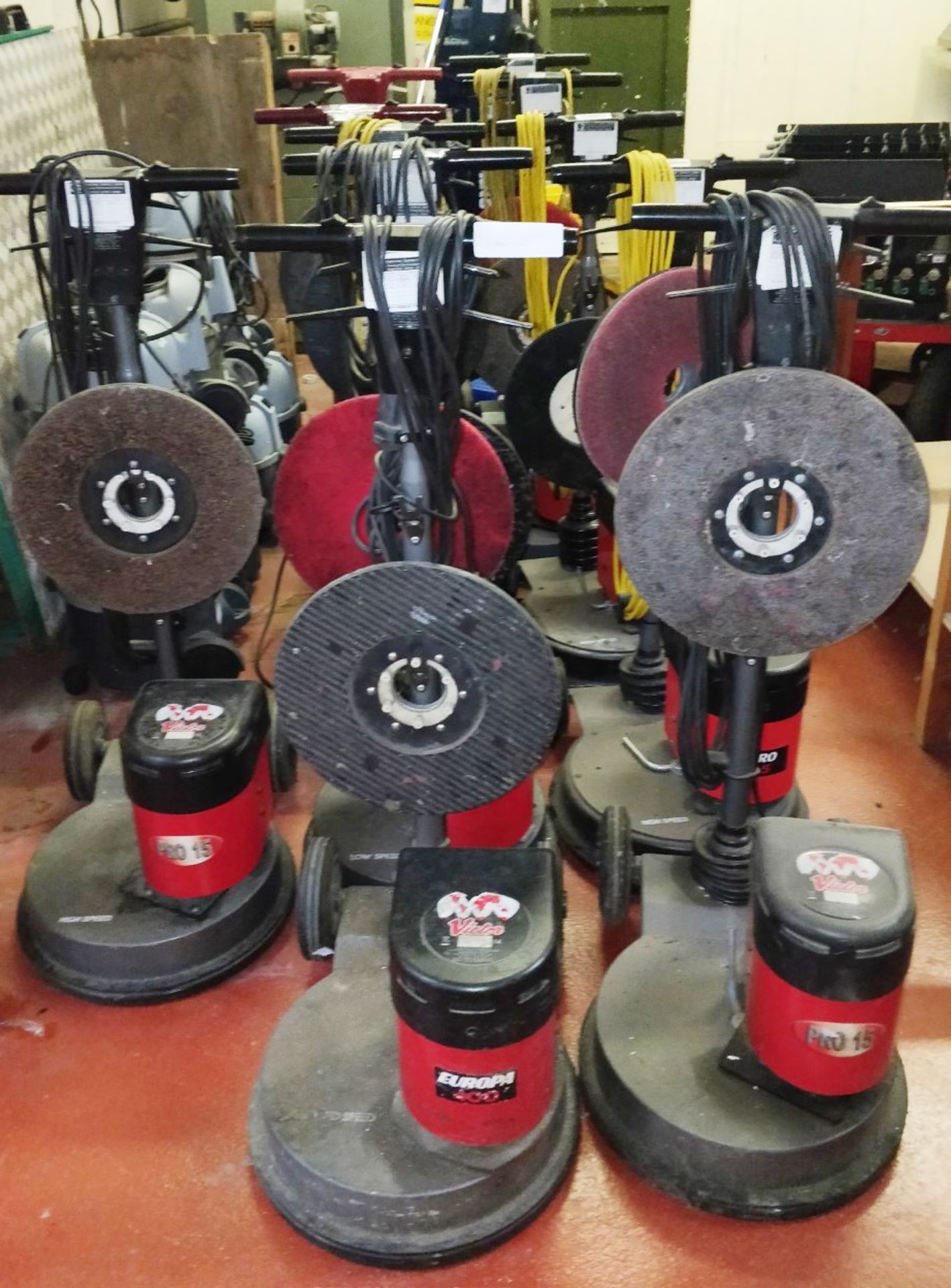 1 x Victor Contractor 400 Floor Buffer Polisher - Includes 15 Inch Base Disc as Pictured 240v -