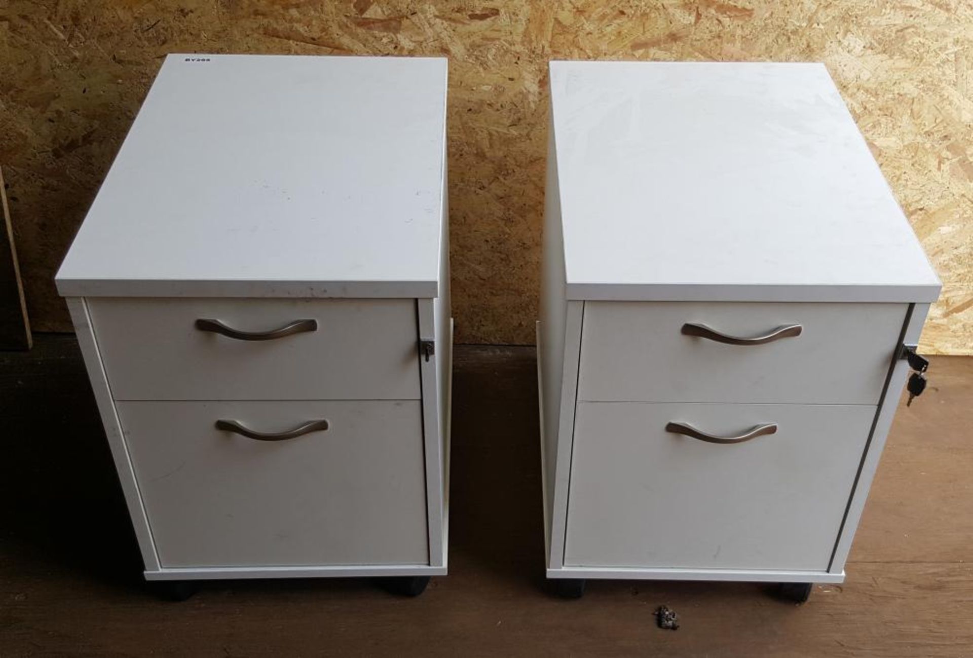 Matching Pair Of Mobile Under-Counter Wooden Lockable Office Drawers In White On Castors - Ref BY295 - Image 3 of 4