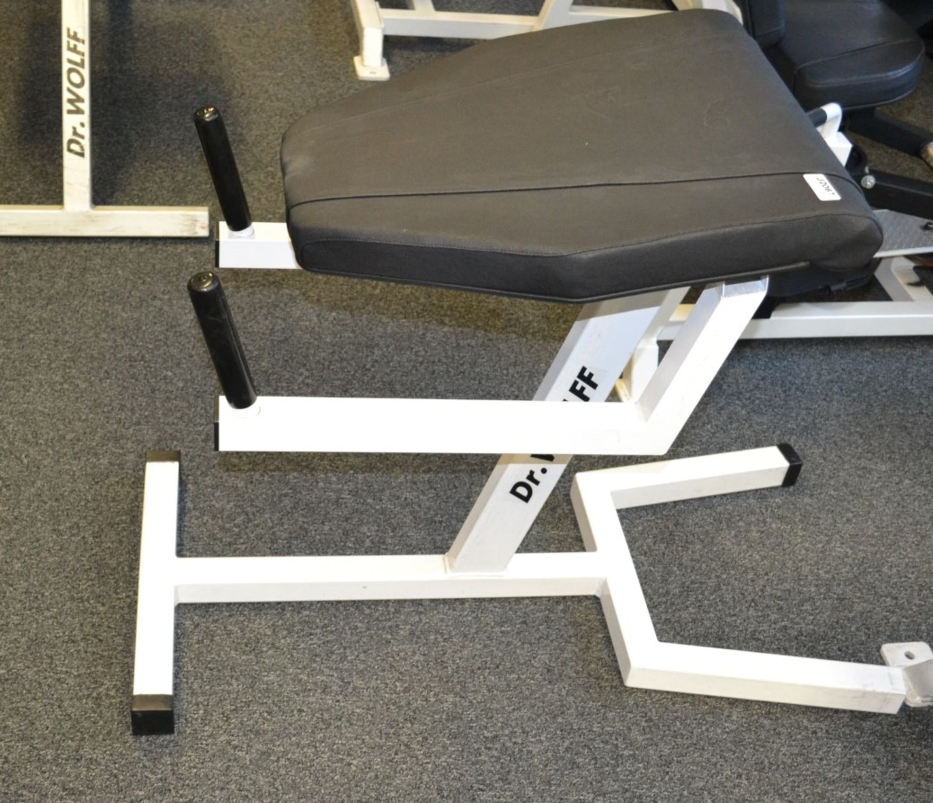 1 x Dr. Wolff Glutaeus Fitness Bench - Dimensions: L110 x H85 x W50cm - Ref: J2067/1FG - CL356 -