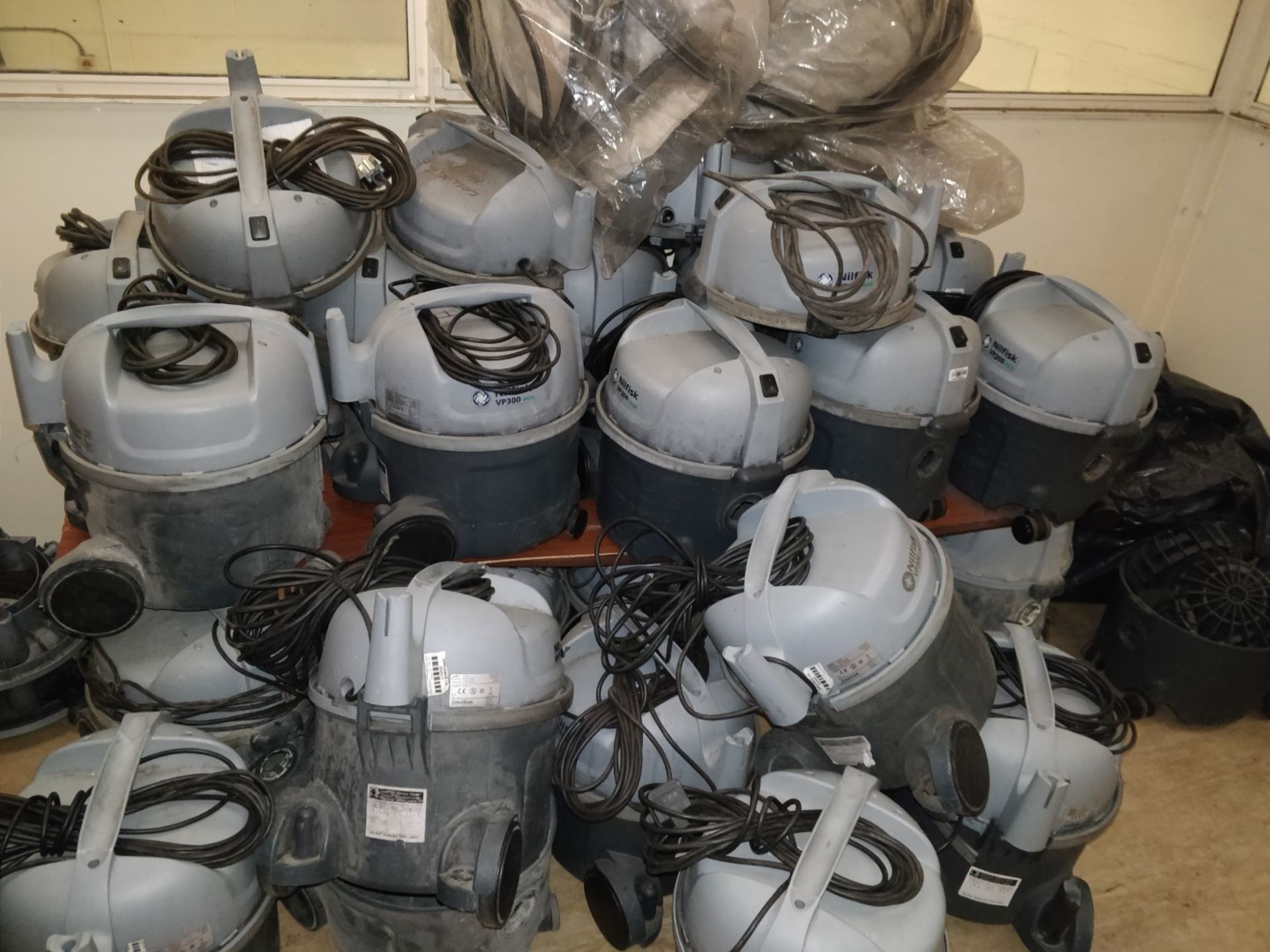 30 x Nilfrisk VP300 Eco Vacuum Cleaners - Approx RRP £3,000 - Ref B2 CL409 - Location: Wakefield - Image 2 of 5