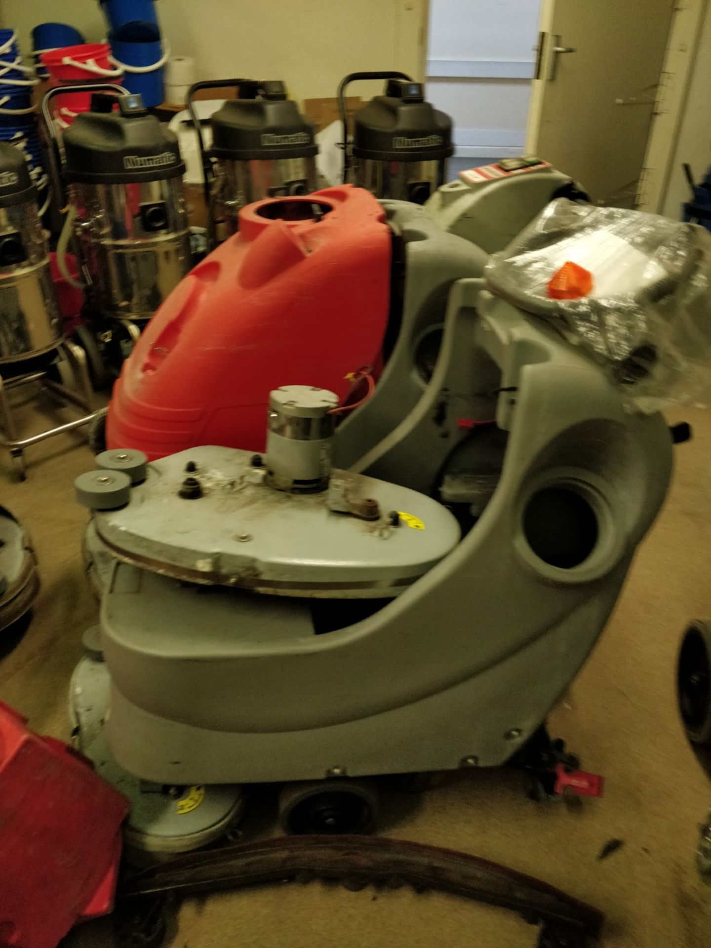 HUGE JOB LOT Approx 17 x Various FLOOR CLEANING MACHINES - Includes Ride Ons, Floor Scrubbers, - Image 15 of 34