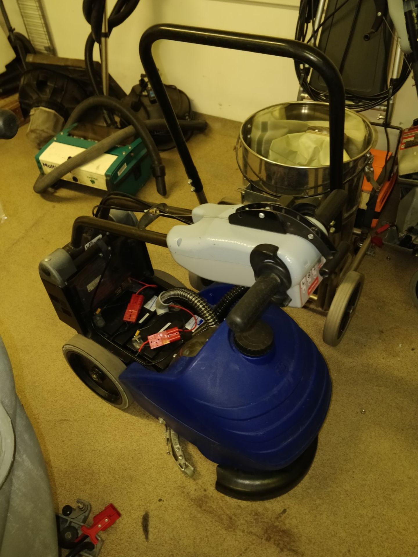 HUGE JOB LOT Approx 17 x Various FLOOR CLEANING MACHINES - Includes Ride Ons, Floor Scrubbers, - Image 28 of 34