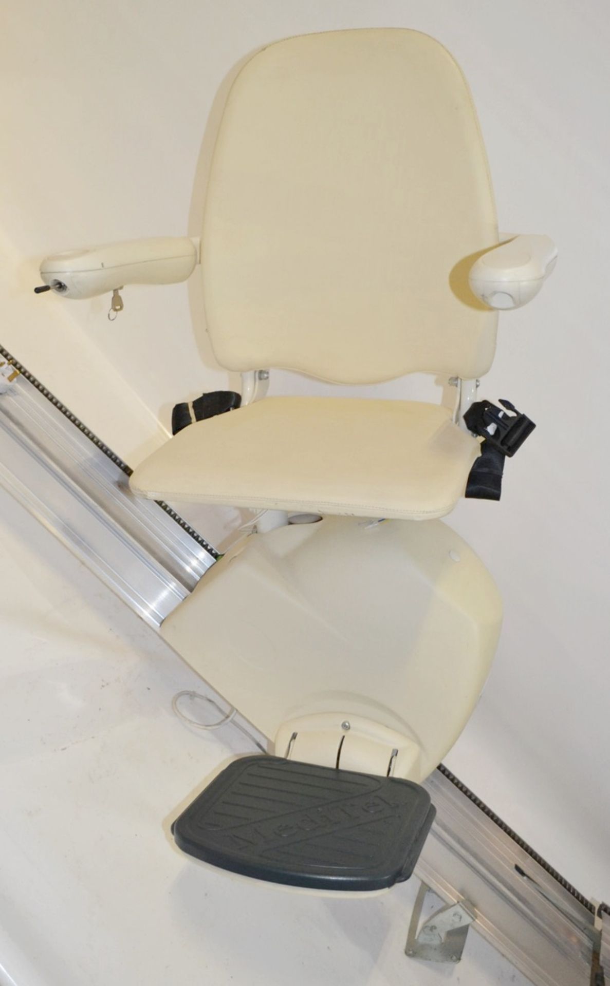1 x Meditek D120 Deluxe Ascending Straight Stairlift With Powered Swivel Seat And Hinge Track -