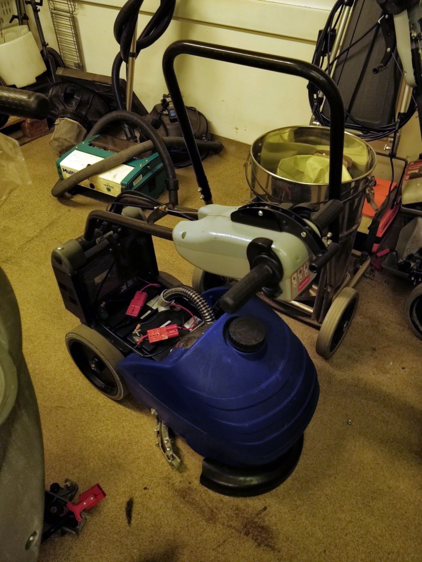 HUGE JOB LOT Approx 17 x Various FLOOR CLEANING MACHINES - Includes Ride Ons, Floor Scrubbers, - Image 17 of 34