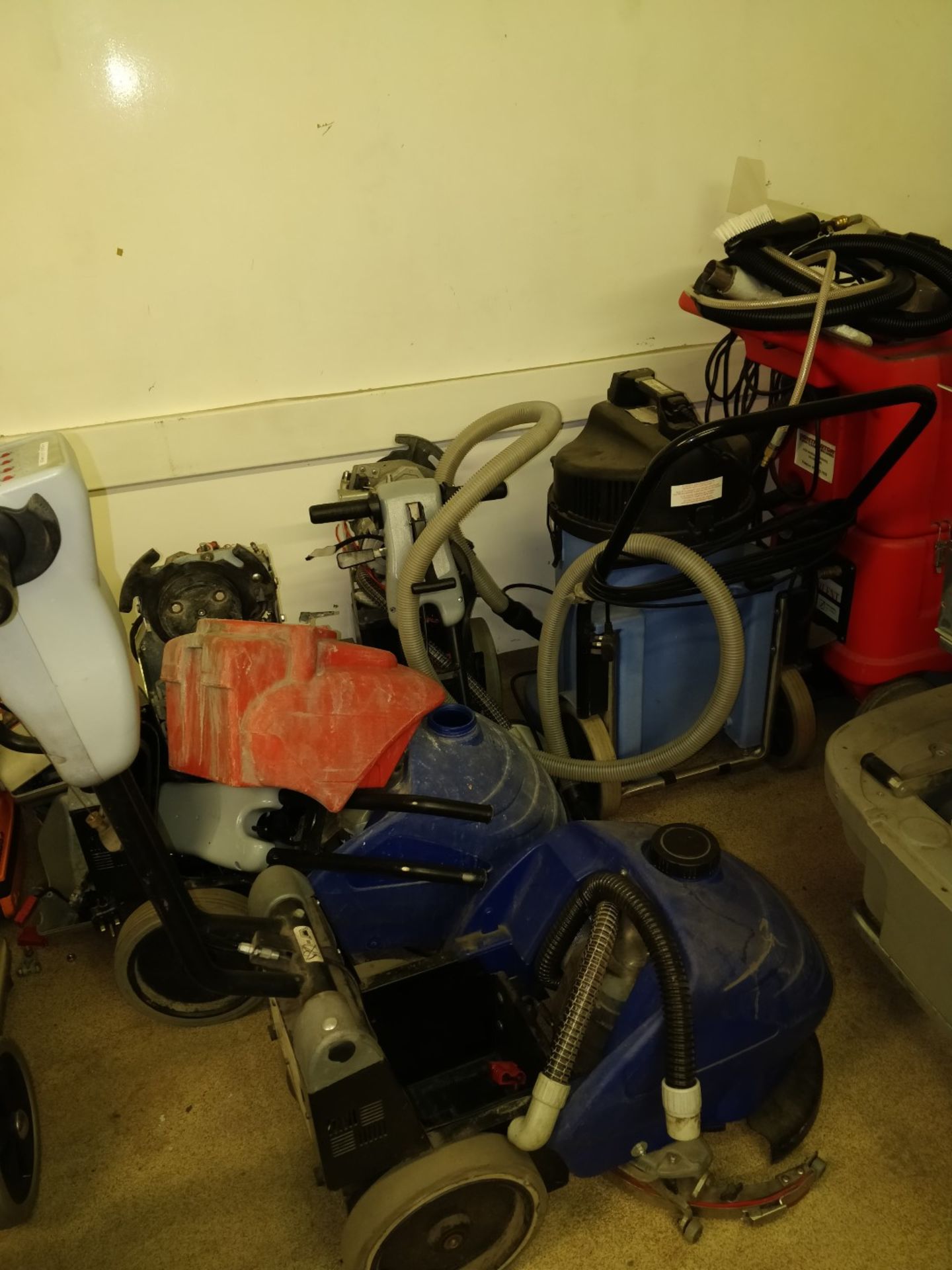 HUGE JOB LOT Approx 17 x Various FLOOR CLEANING MACHINES - Includes Ride Ons, Floor Scrubbers, - Image 23 of 34