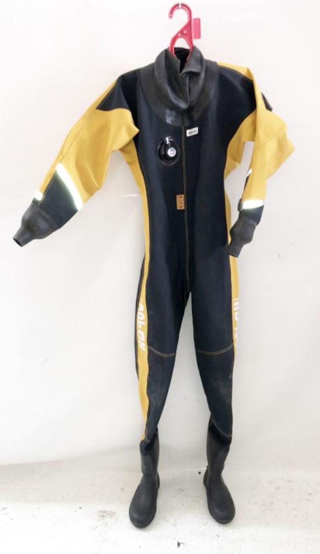 4 x Used Diving Drysuit's - Ref: NS332, NS333, NS343, NS344 - CL349 - Altrincham WA14 - Image 10 of 21