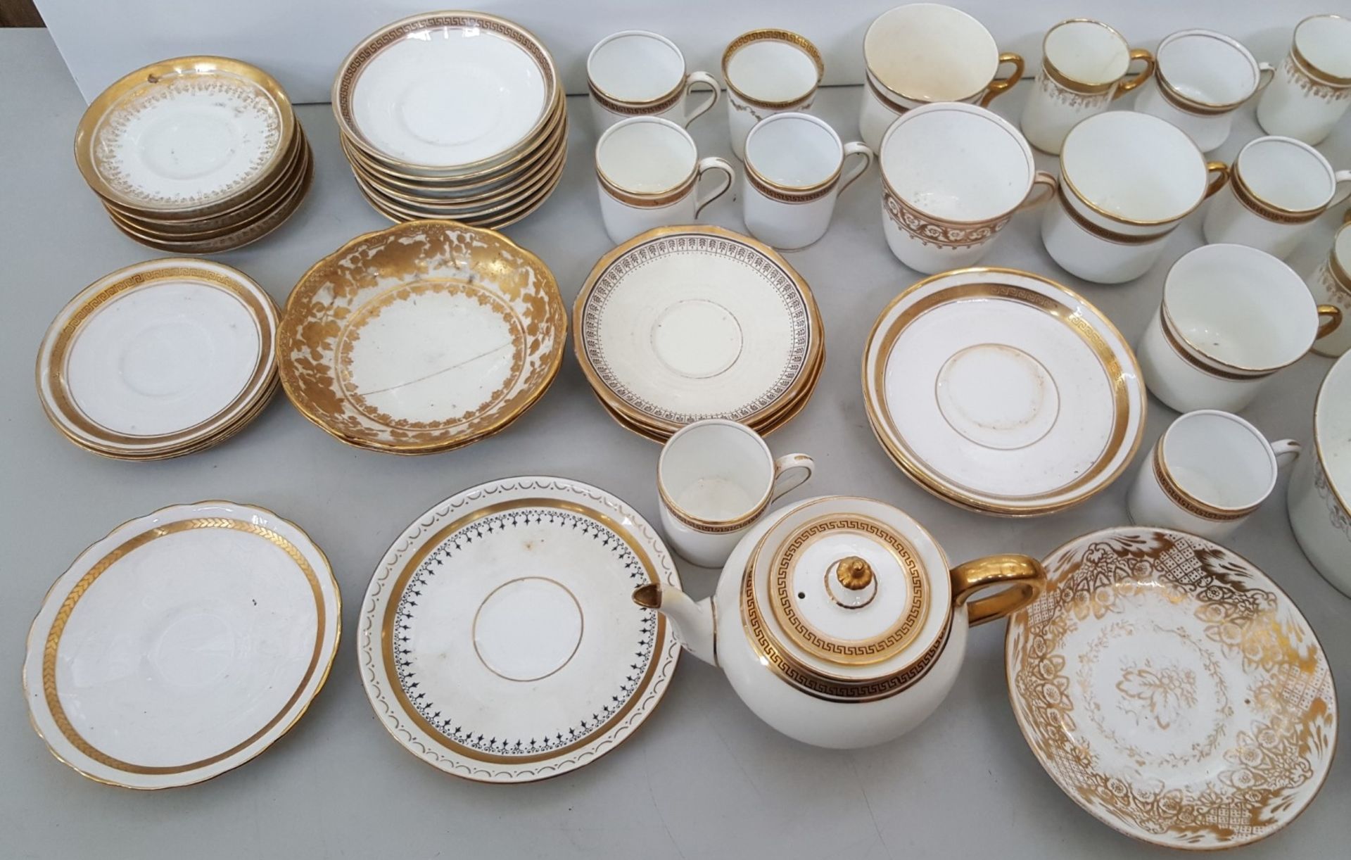 1 x Joblot Of 45+ Pieces Of China/ Porcelain Crockery - Ref RB225 I - Image 2 of 4