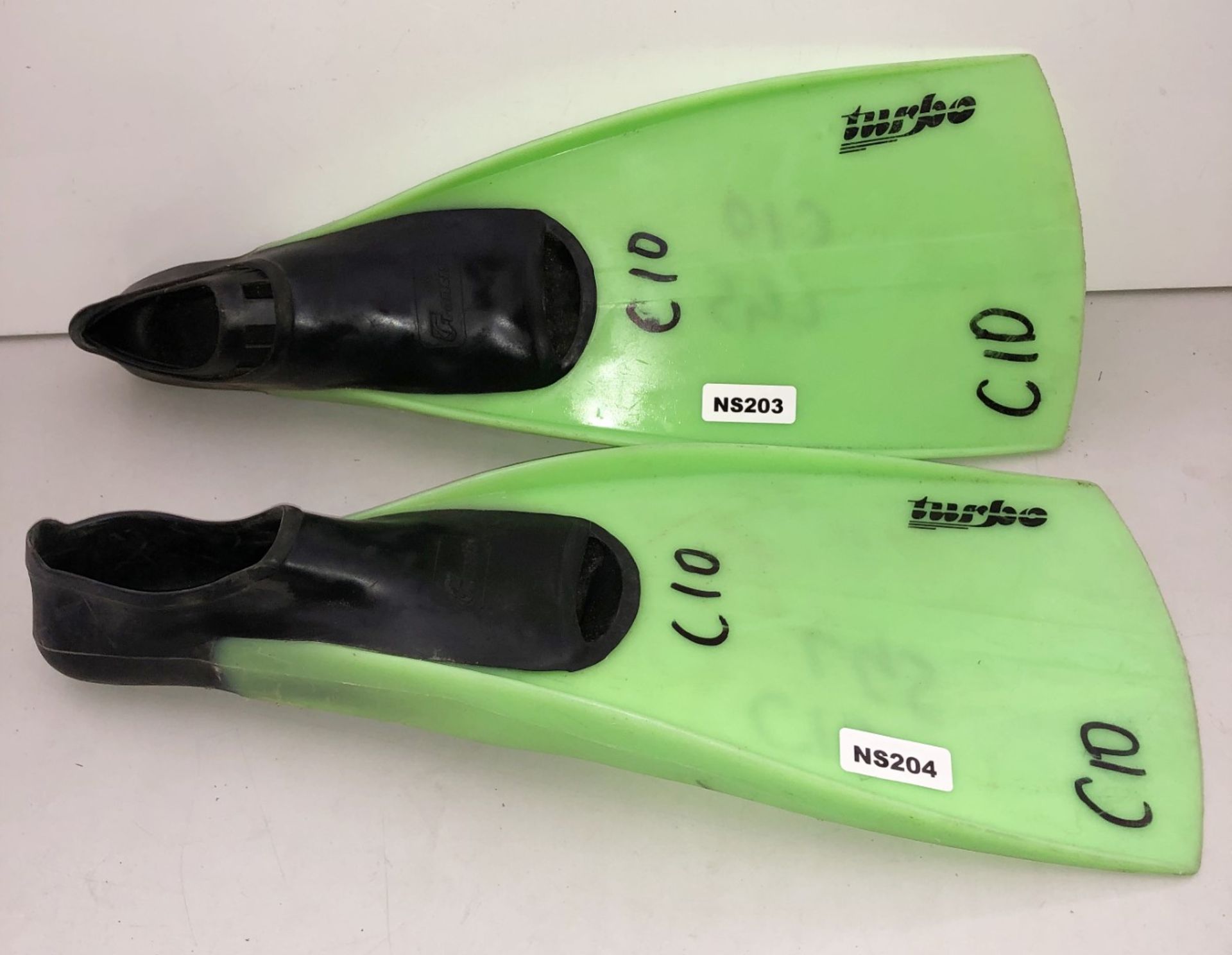 2 x Pairs Of Size 9-10 Diving Fins - CL349 - Altrincham WA14 - Image 6 of 10