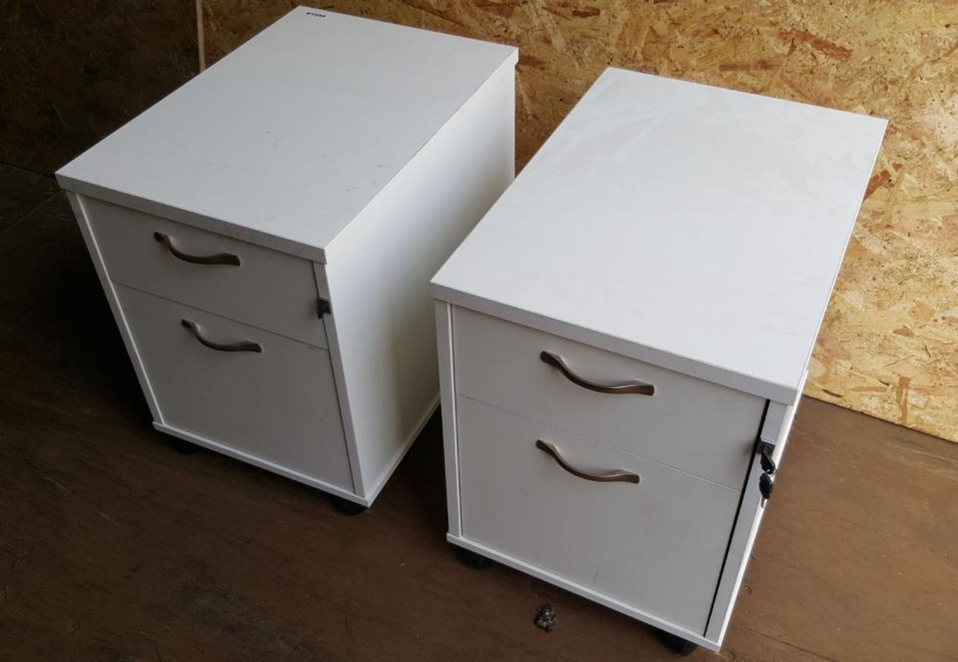 Matching Pair Of Mobile Under-Counter Wooden Lockable Office Drawers In White On Castors - Ref BY294 - Image 3 of 4