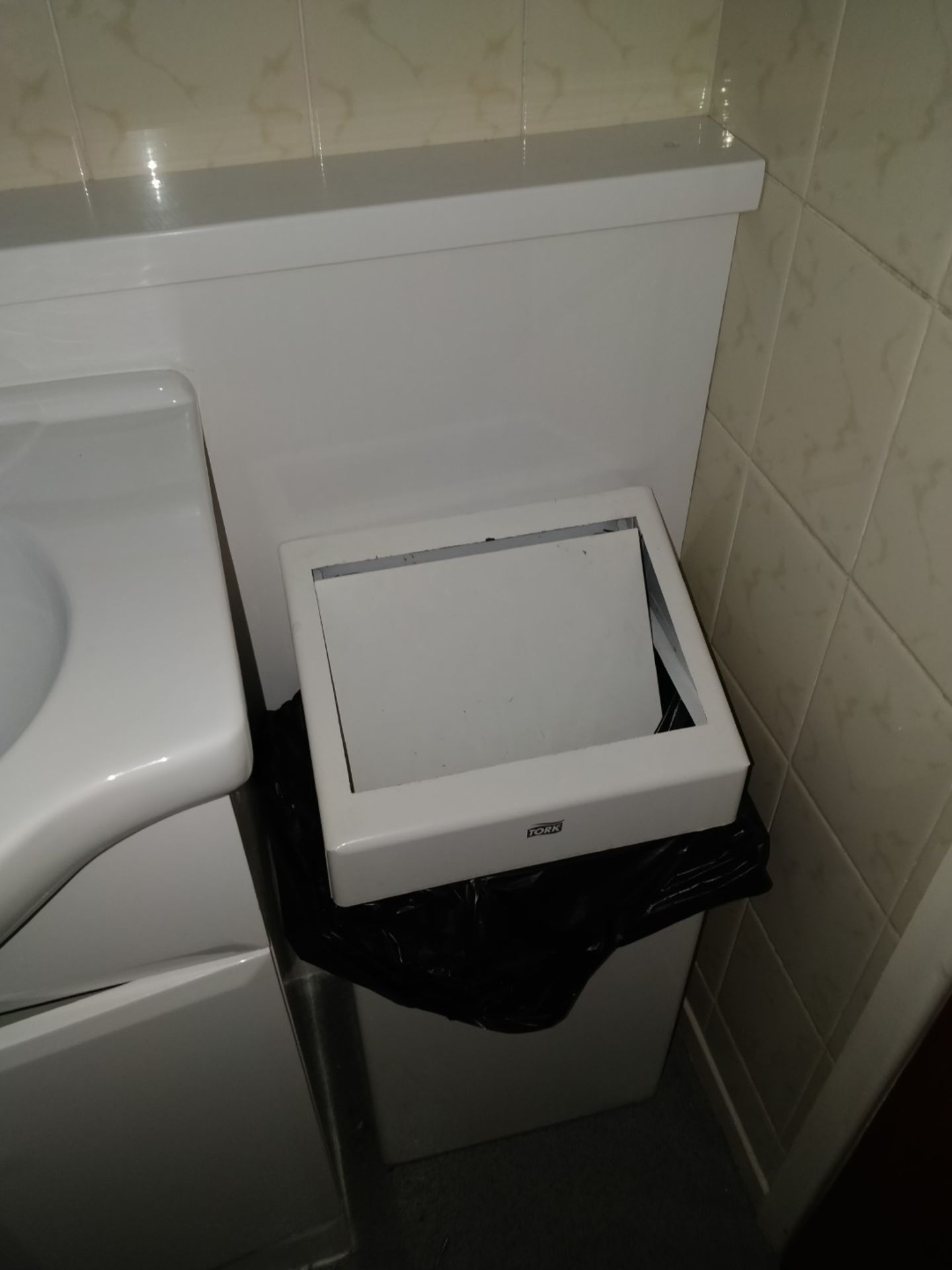 2 x Single Sink Bathroom Vanity Units in White Gloss With Ceramic Sink, Chrome Mixer Tap, Towel - Image 6 of 7