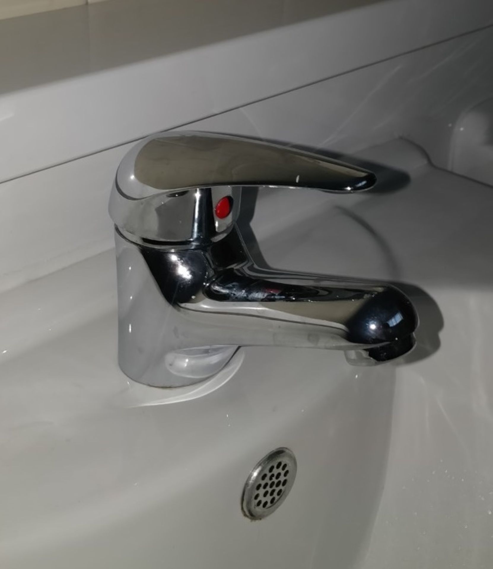 2 x Single Sink Bathroom Vanity Units in White Gloss With Ceramic Sink, Chrome Mixer Tap, Towel - Image 3 of 7