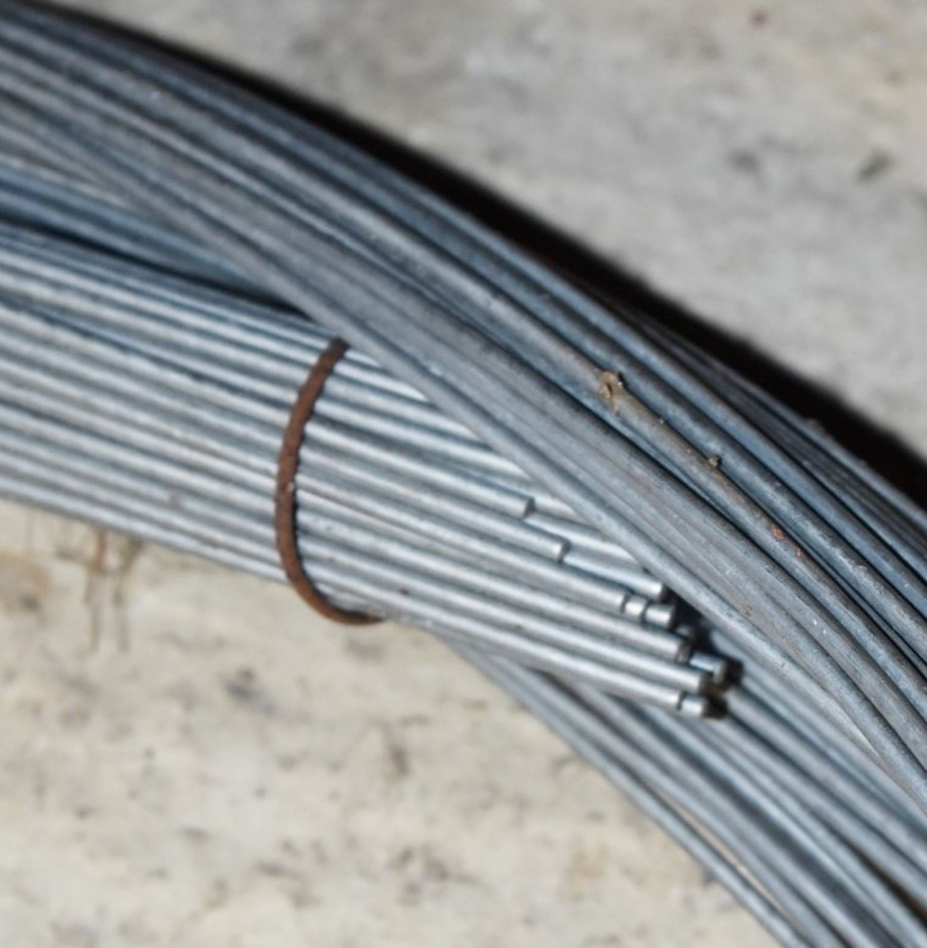 2 x Bundles of Steel Cable With Loop Ends - Unused Bundles - Ref VM129 - Bundle Diameter 80 cms - - Image 4 of 4
