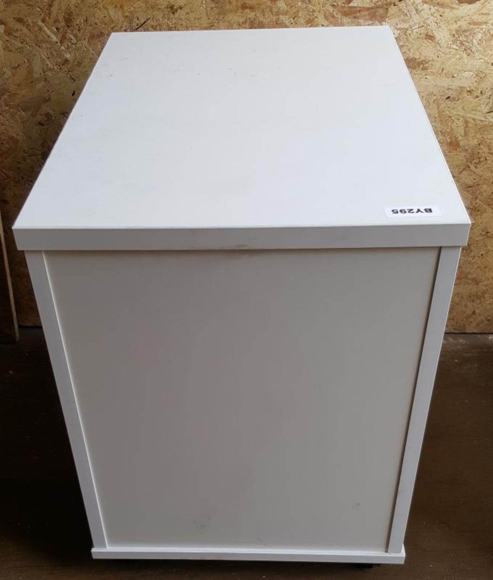 Matching Pair Of Mobile Under-Counter Wooden Lockable Office Drawers In White On Castors - Ref BY295 - Image 2 of 4