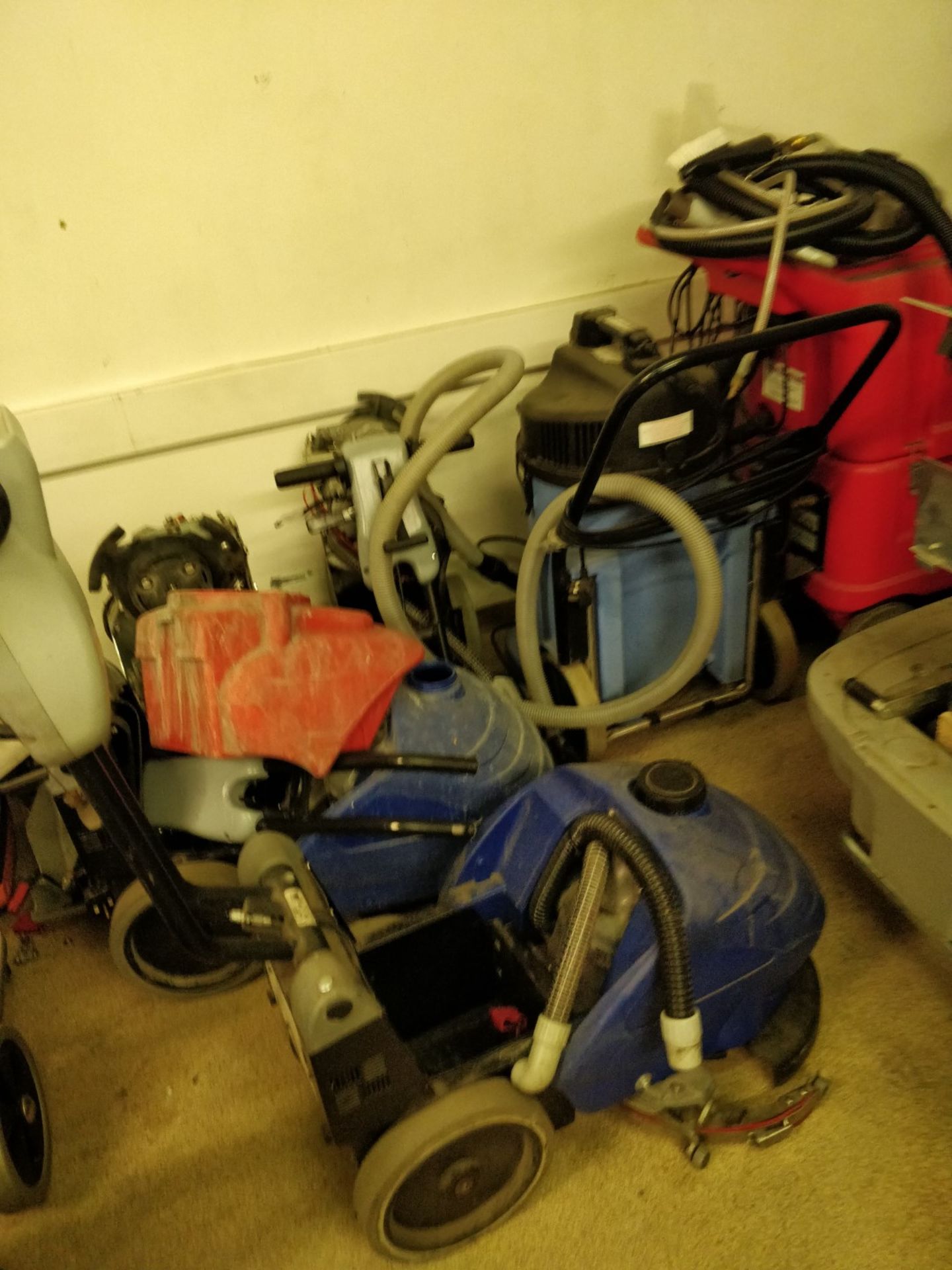 HUGE JOB LOT Approx 17 x Various FLOOR CLEANING MACHINES - Includes Ride Ons, Floor Scrubbers, - Image 22 of 34