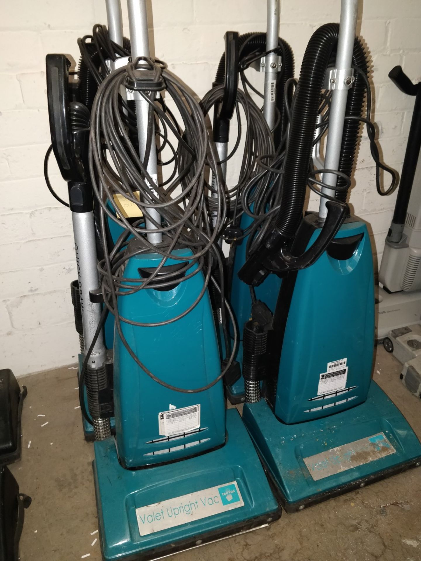 9 x Truvox Valet Upright Commercial Vacuum Cleaners - Ref: VM409 - CL409 -Wakefield WF16 - Image 3 of 3