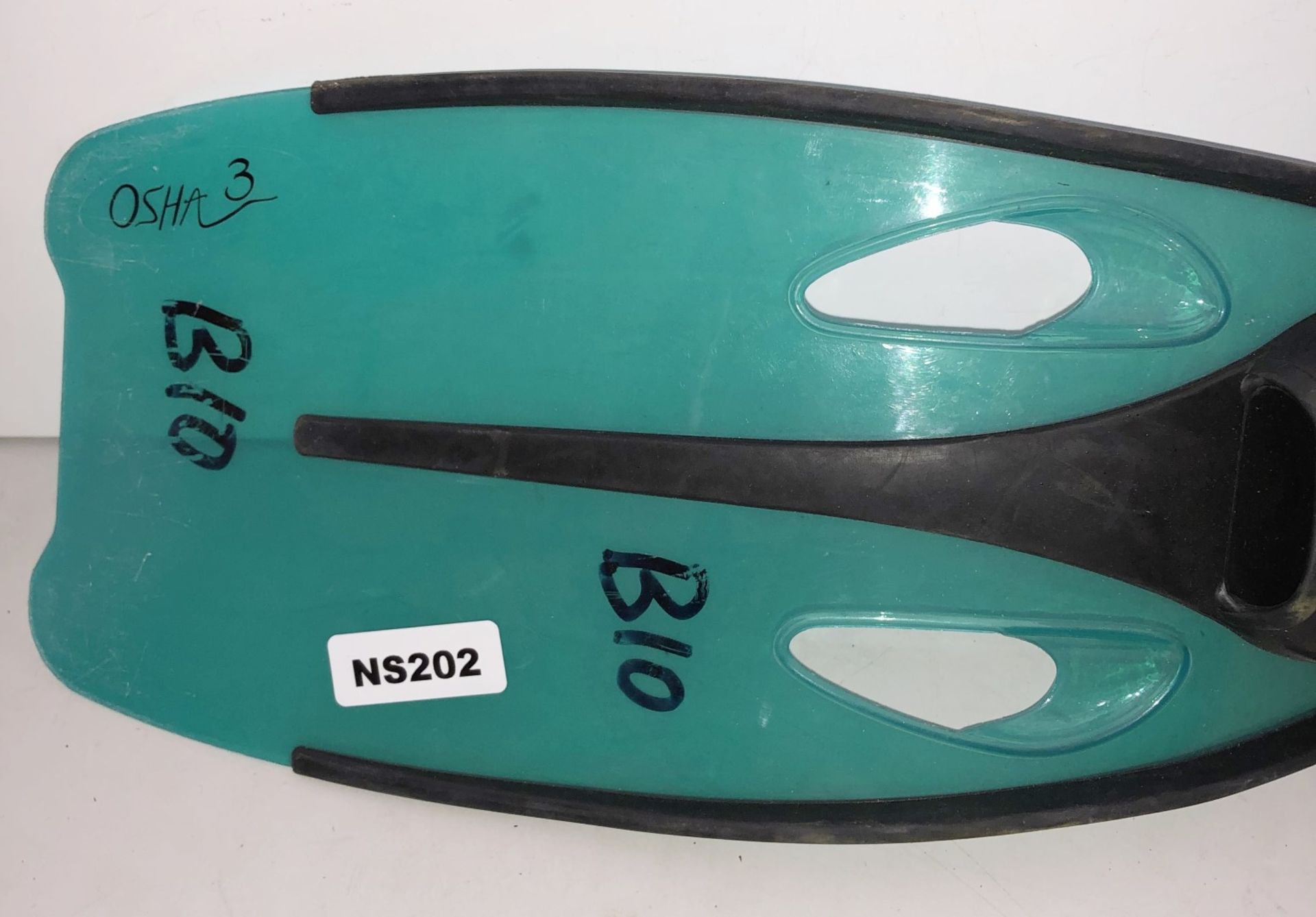 2 x Pairs Of Size 9-10 Diving Fins - CL349 - Altrincham WA14 - Image 5 of 10